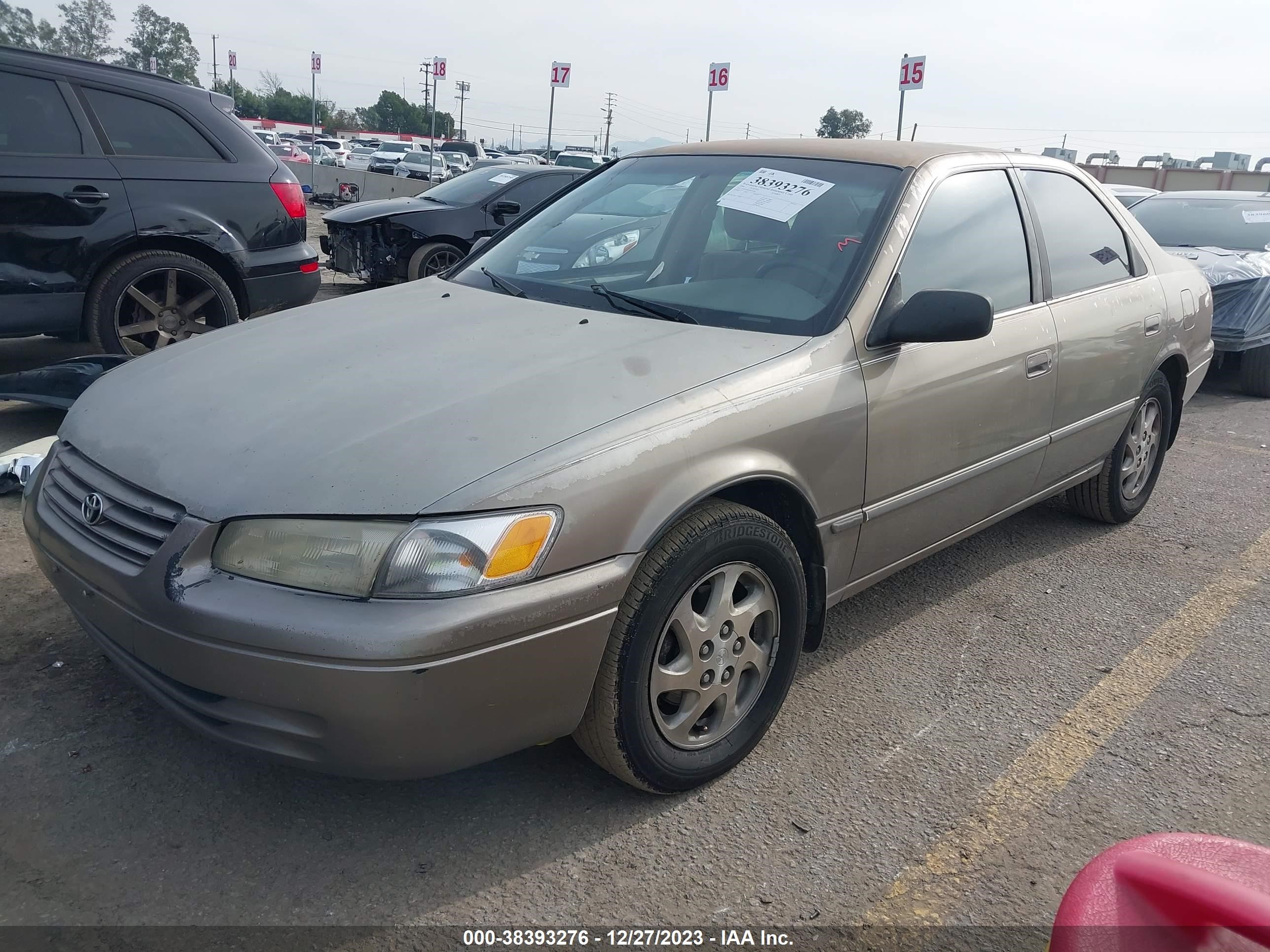 Photo 1 VIN: JT2BF28K6X0223395 - TOYOTA CAMRY 