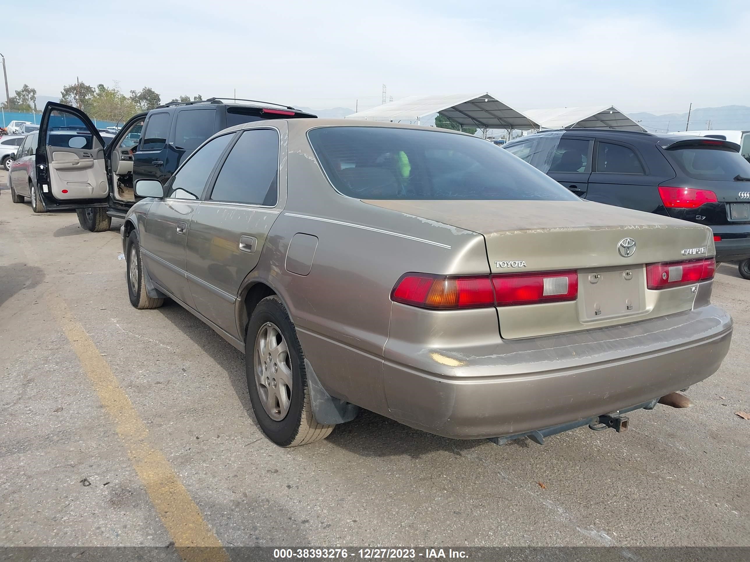 Photo 2 VIN: JT2BF28K6X0223395 - TOYOTA CAMRY 