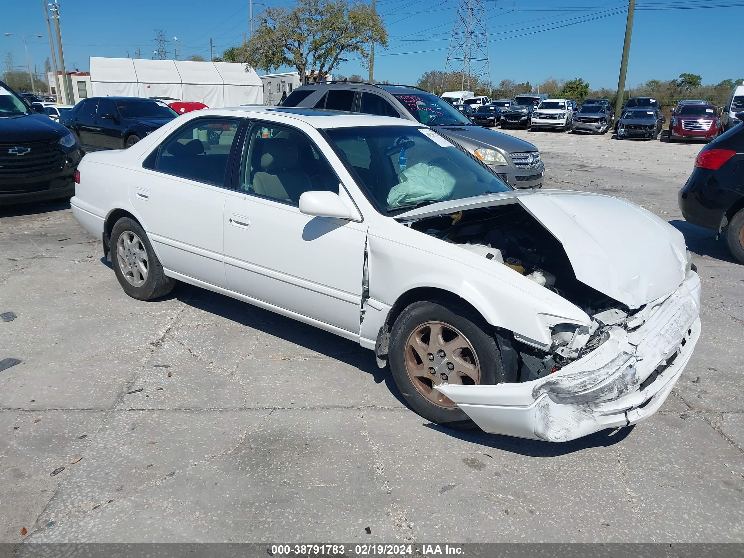 Photo 0 VIN: JT2BF28K7X0203835 - TOYOTA CAMRY 