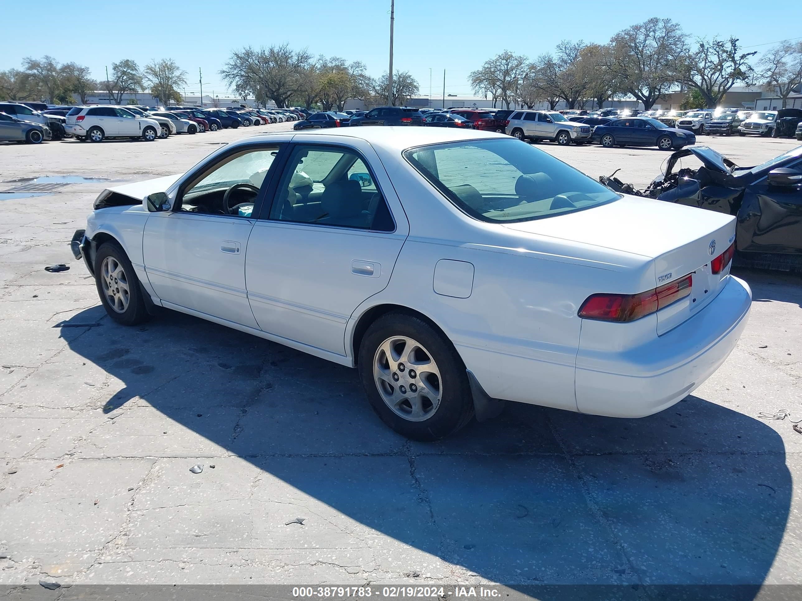 Photo 2 VIN: JT2BF28K7X0203835 - TOYOTA CAMRY 