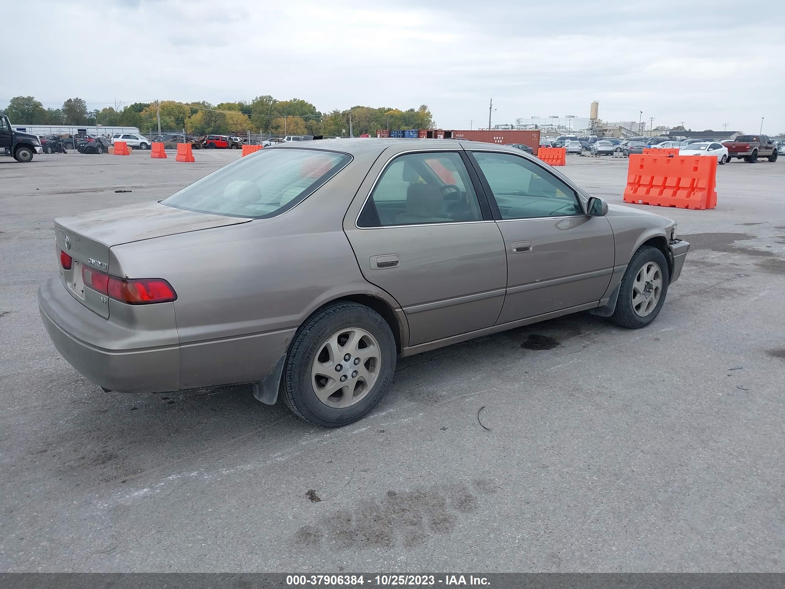 Photo 3 VIN: JT2BF28K7X0213264 - TOYOTA CAMRY 