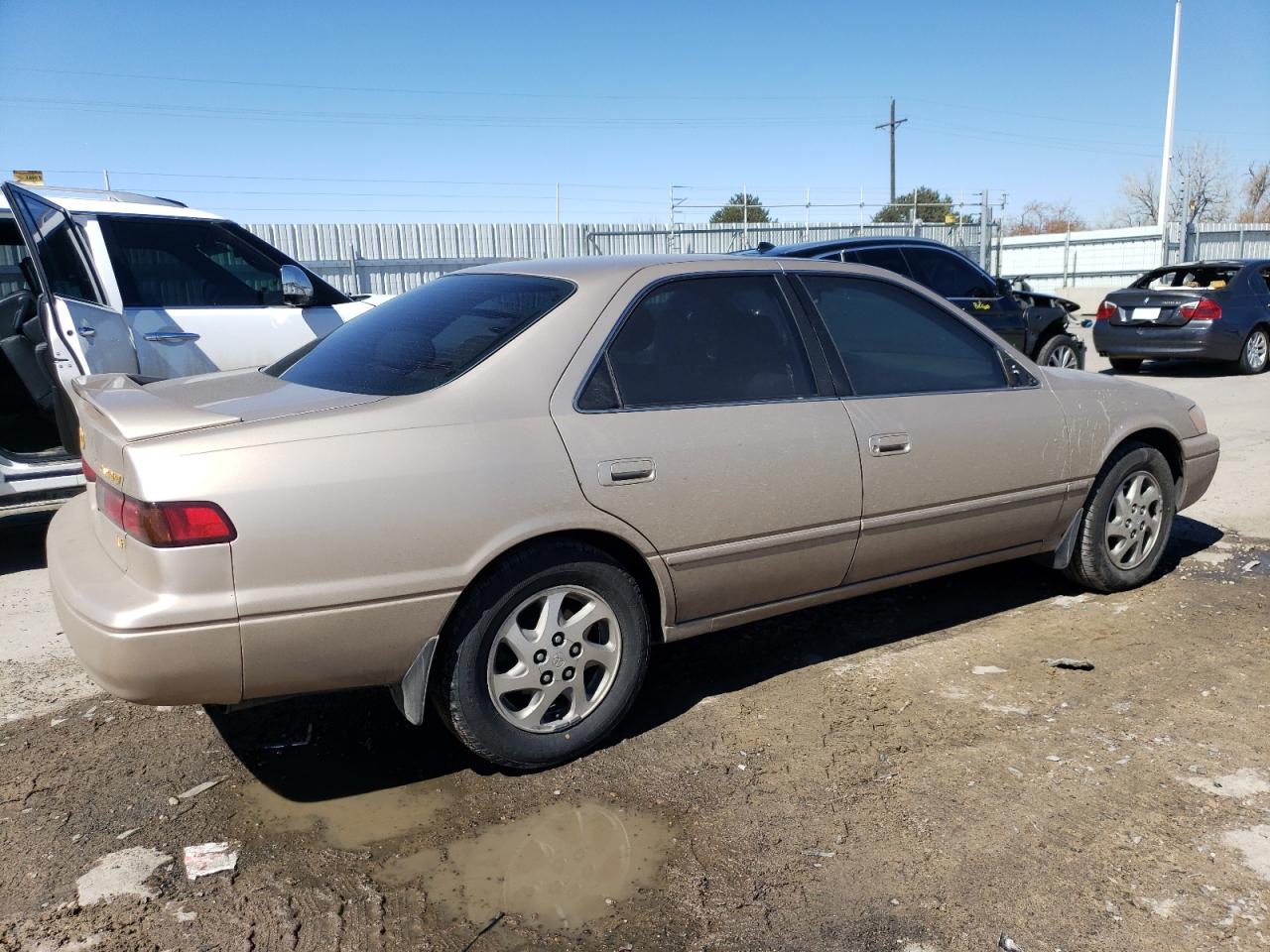 Photo 2 VIN: JT2BF28K8W0112202 - TOYOTA CAMRY 