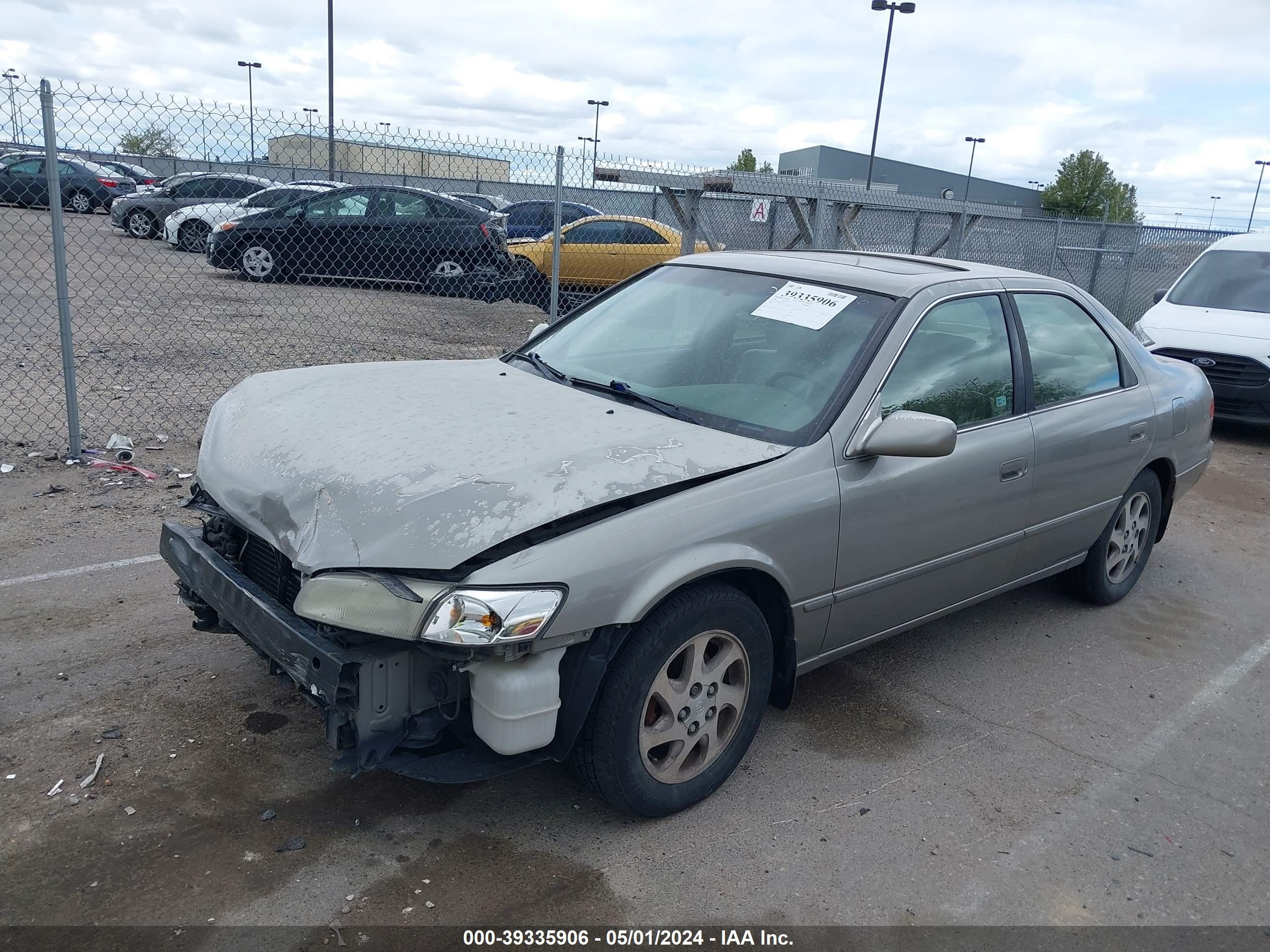 Photo 1 VIN: JT2BF28K9W0142177 - TOYOTA CAMRY 