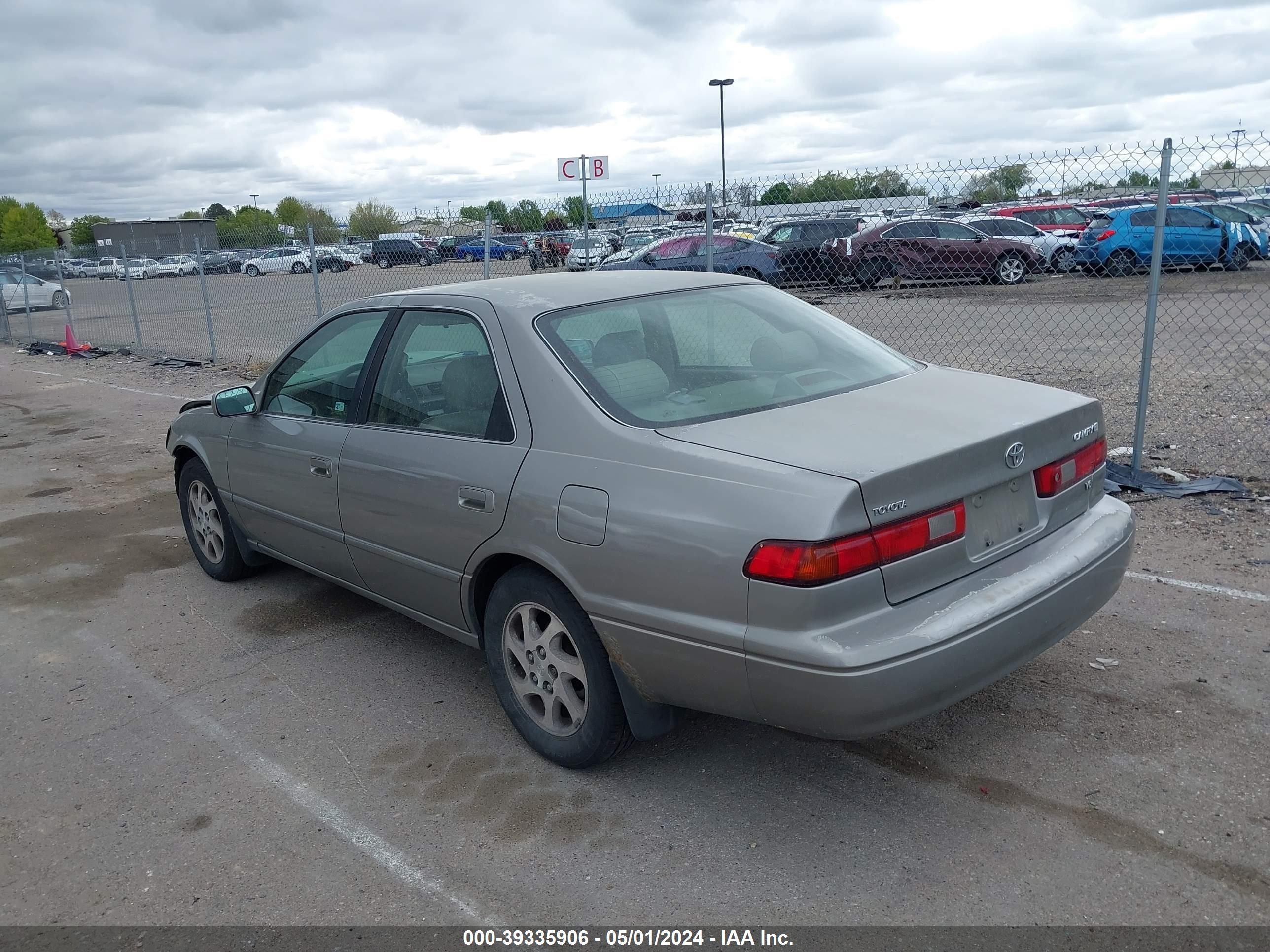 Photo 2 VIN: JT2BF28K9W0142177 - TOYOTA CAMRY 