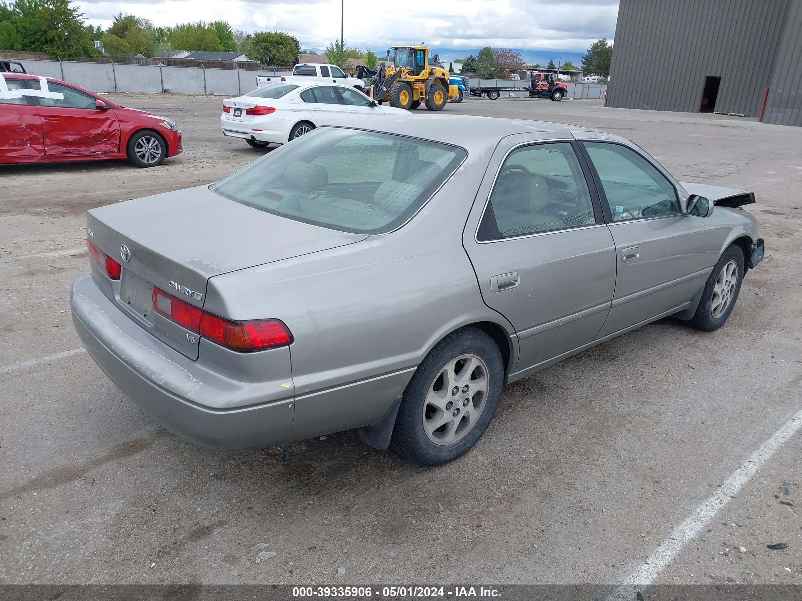 Photo 3 VIN: JT2BF28K9W0142177 - TOYOTA CAMRY 