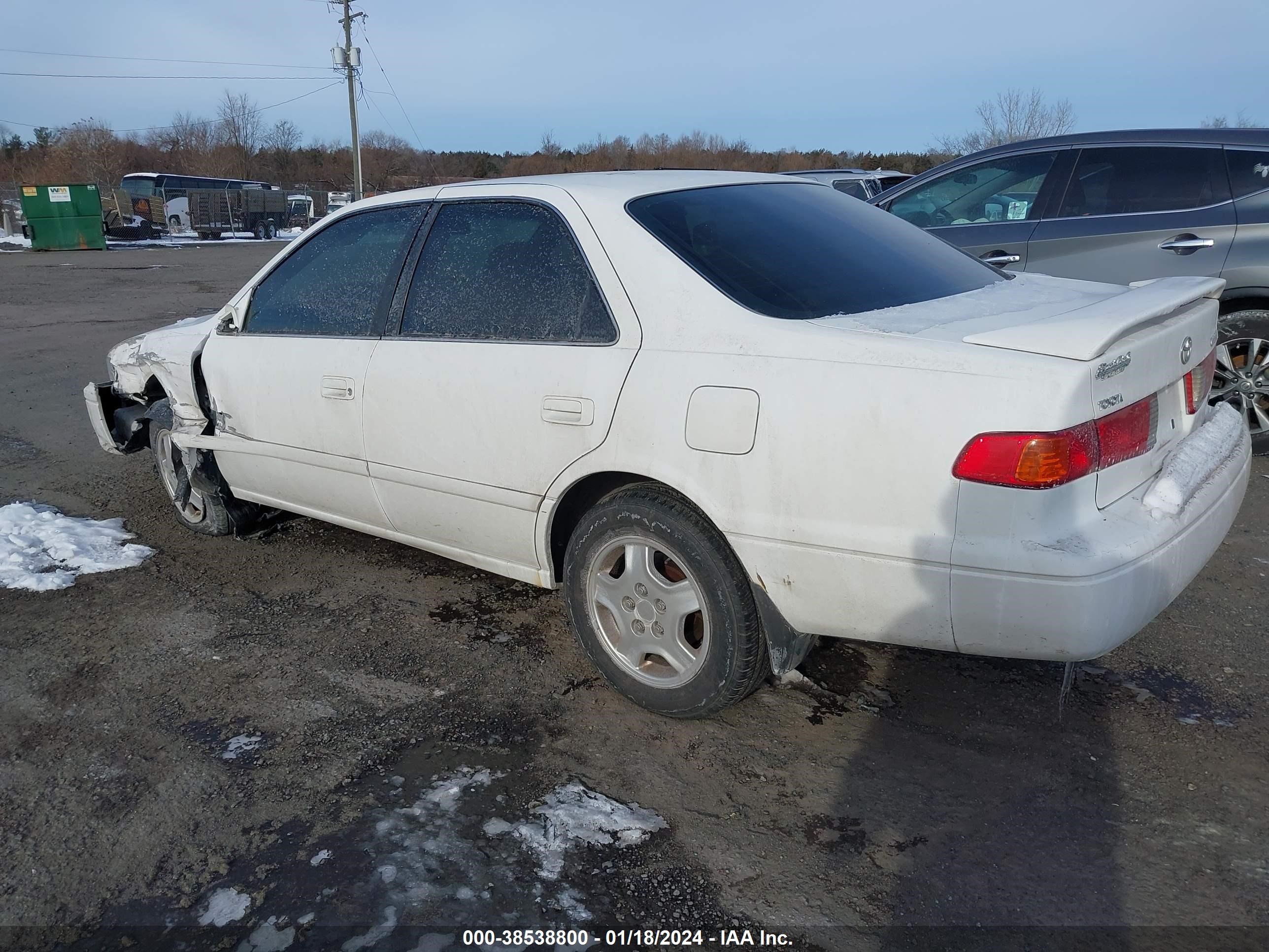 Photo 2 VIN: JT2BF28KXY0240542 - TOYOTA CAMRY 