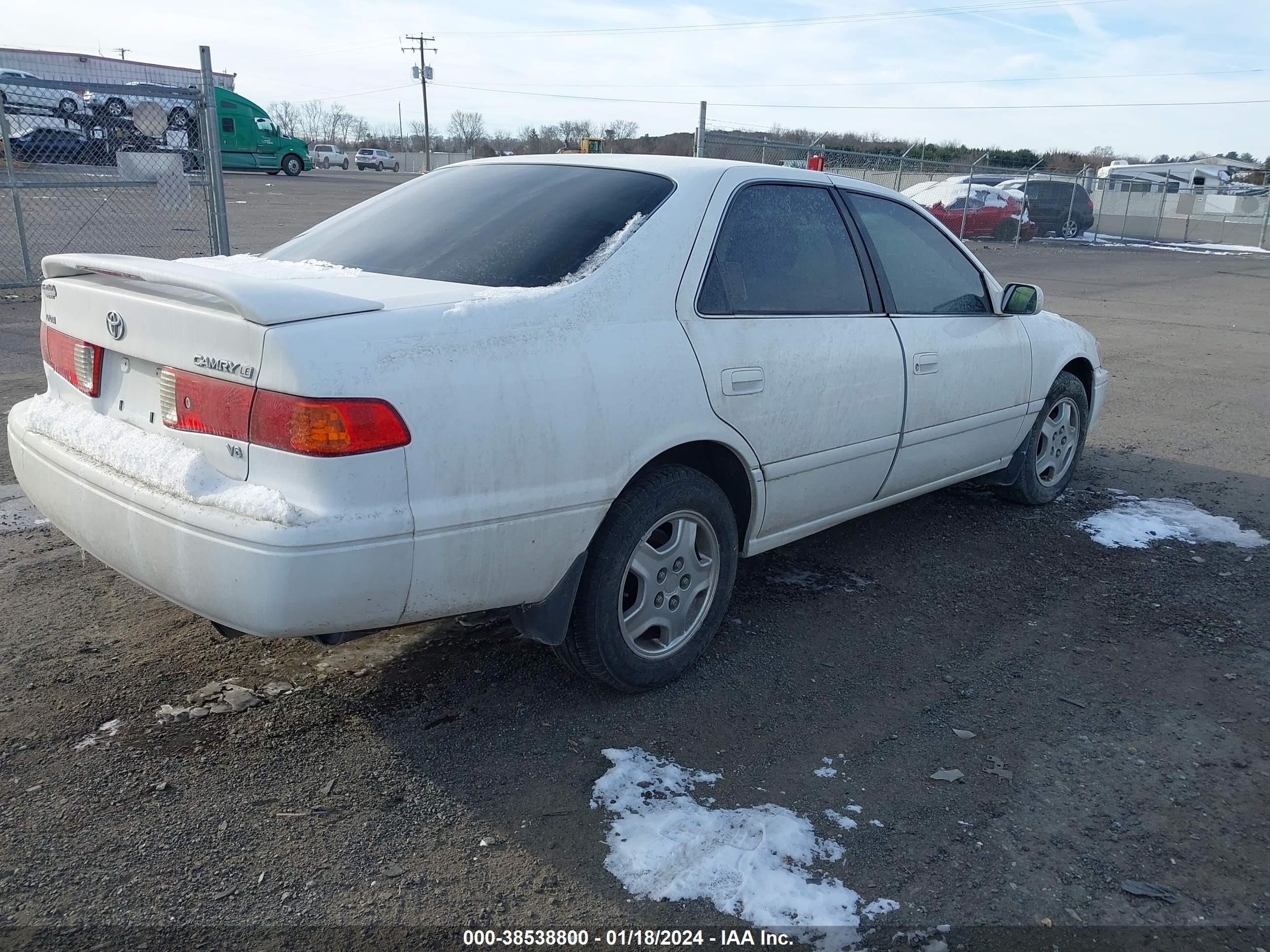 Photo 3 VIN: JT2BF28KXY0240542 - TOYOTA CAMRY 