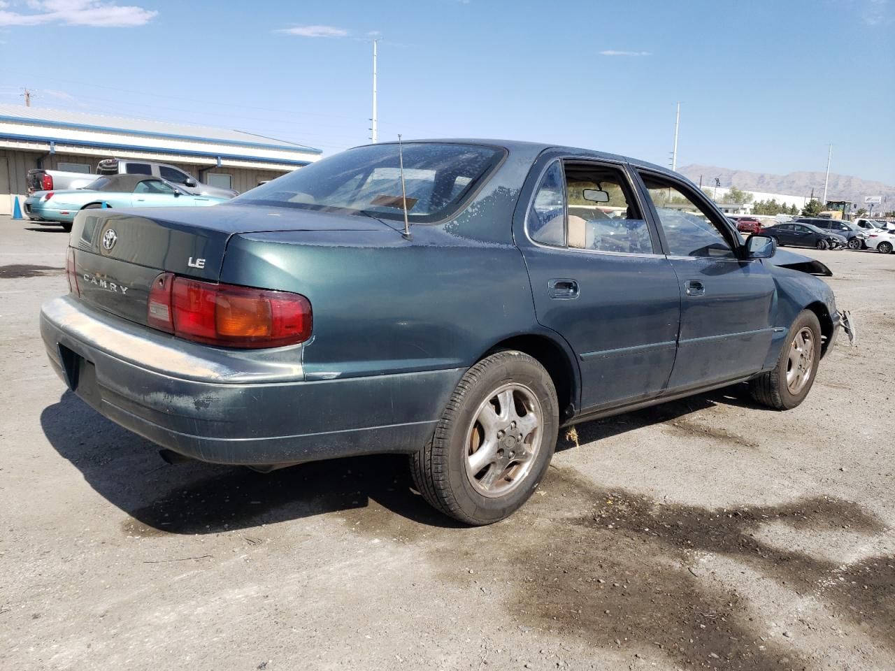 Photo 2 VIN: JT2BG12K1T0386028 - TOYOTA CAMRY 