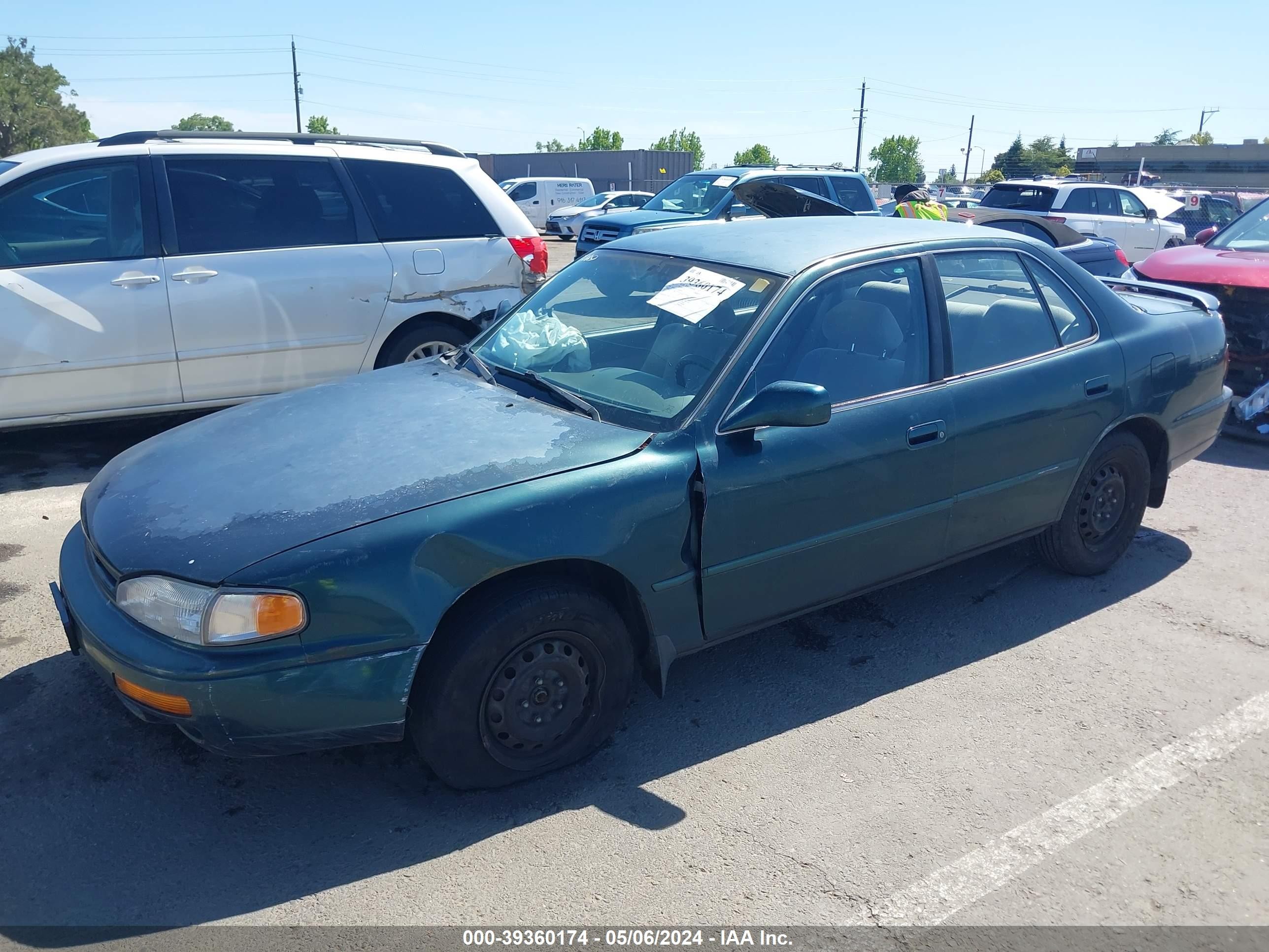 Photo 1 VIN: JT2BG12K1T0399779 - TOYOTA CAMRY 