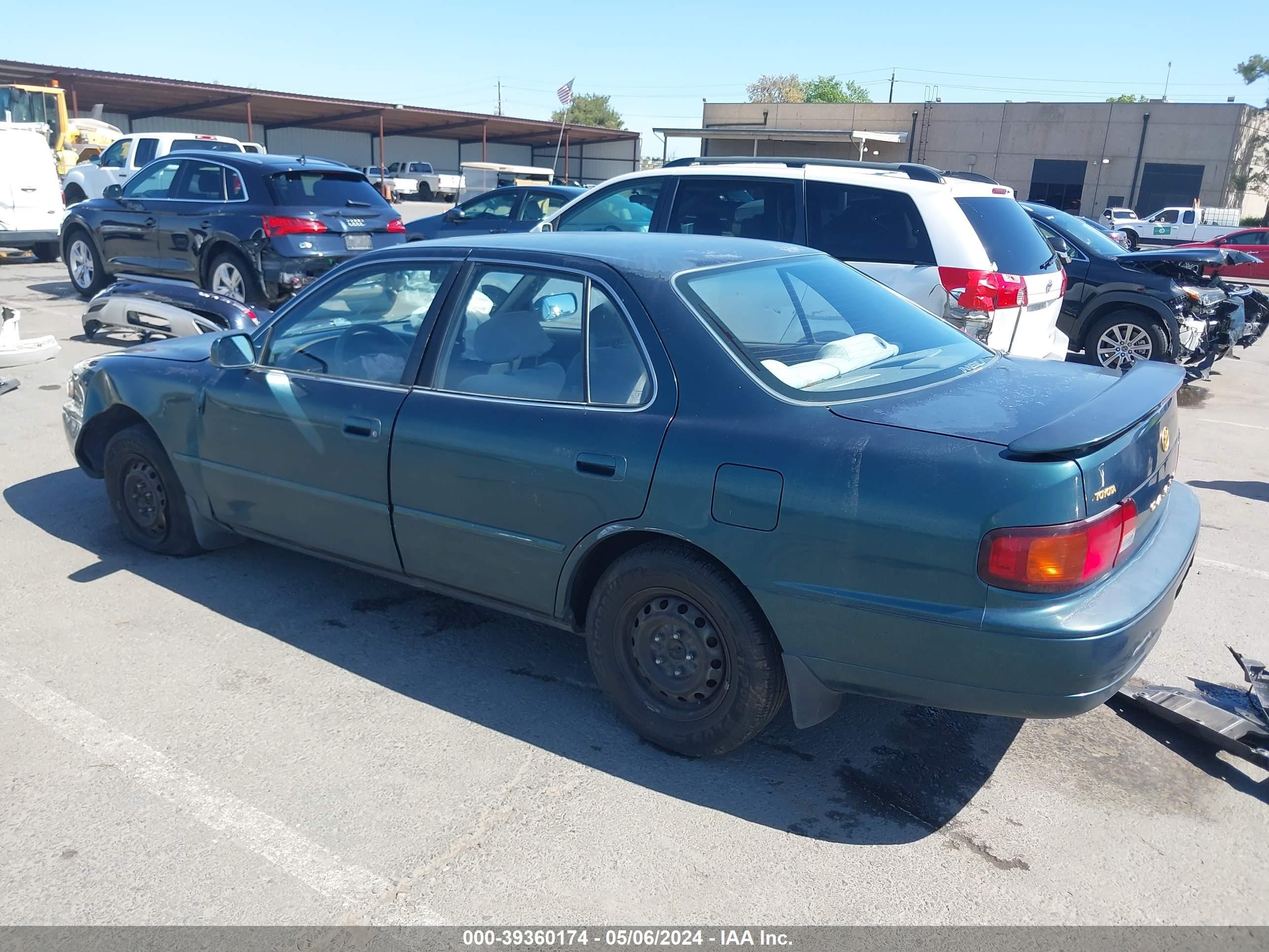 Photo 2 VIN: JT2BG12K1T0399779 - TOYOTA CAMRY 