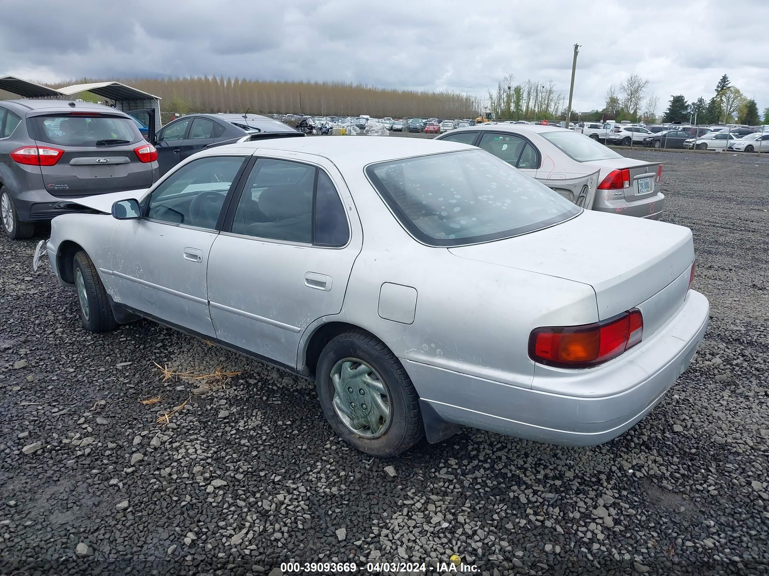 Photo 2 VIN: JT2BG12K3T0357386 - TOYOTA CAMRY 