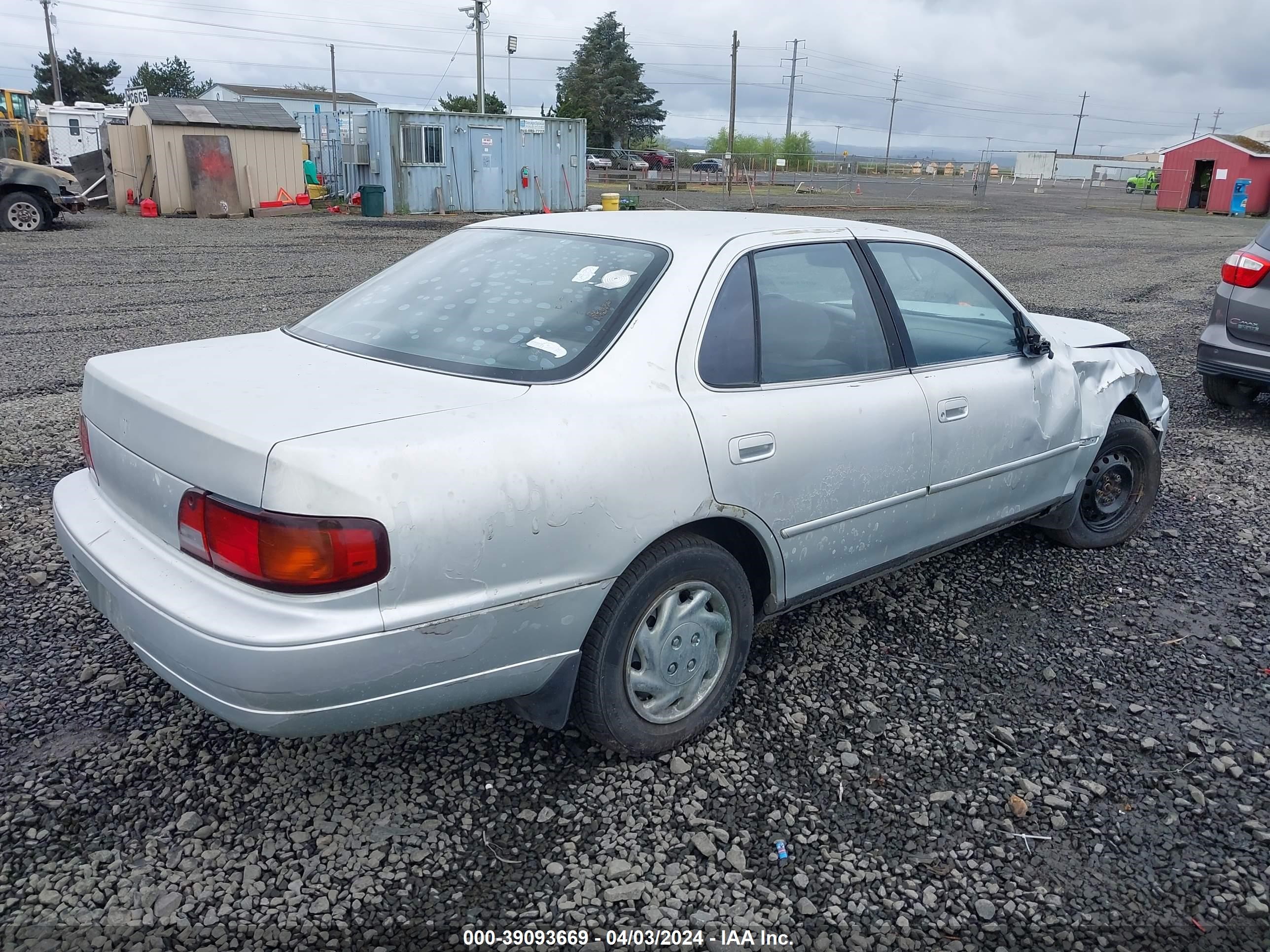 Photo 3 VIN: JT2BG12K3T0357386 - TOYOTA CAMRY 