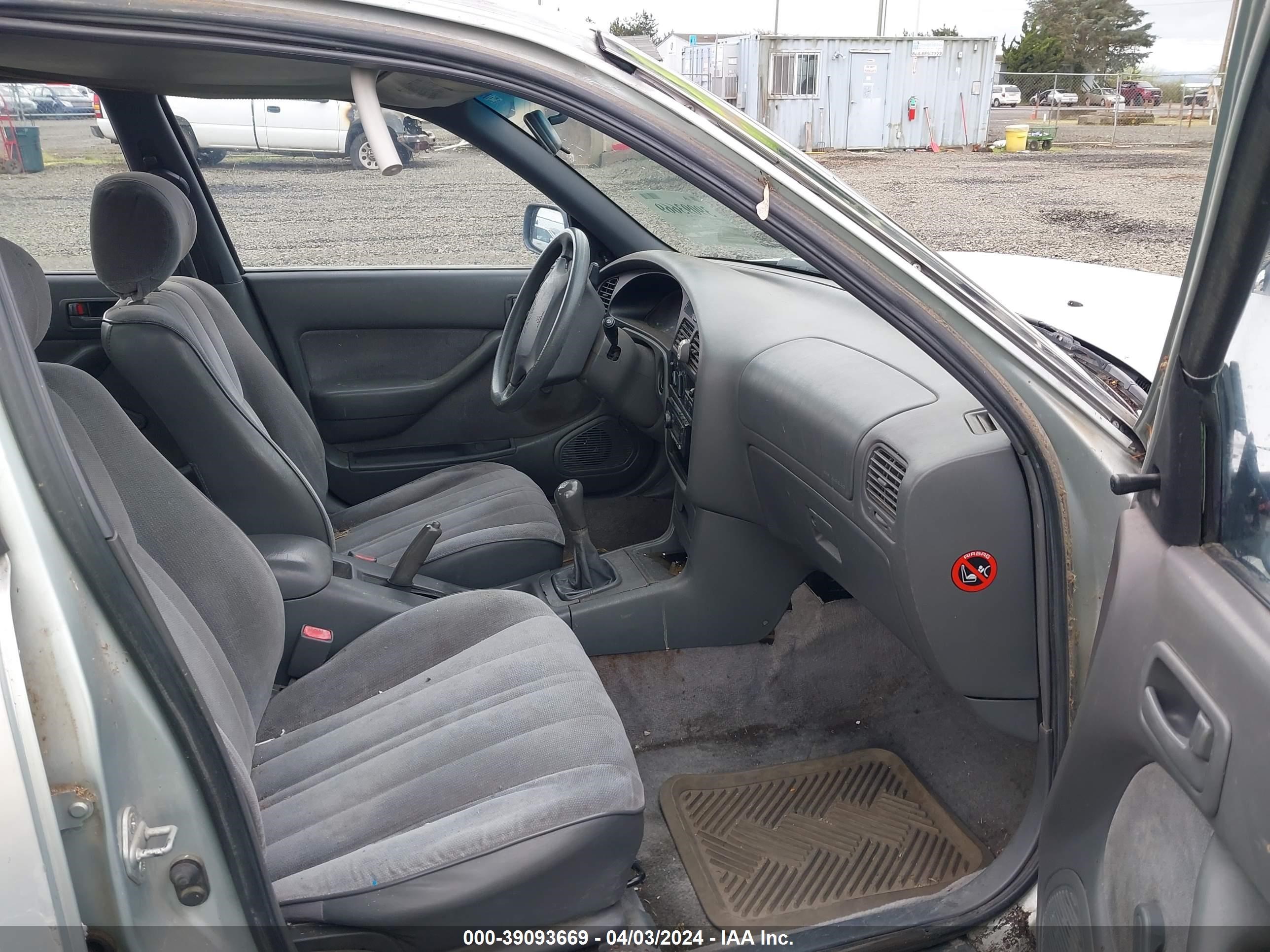 Photo 4 VIN: JT2BG12K3T0357386 - TOYOTA CAMRY 