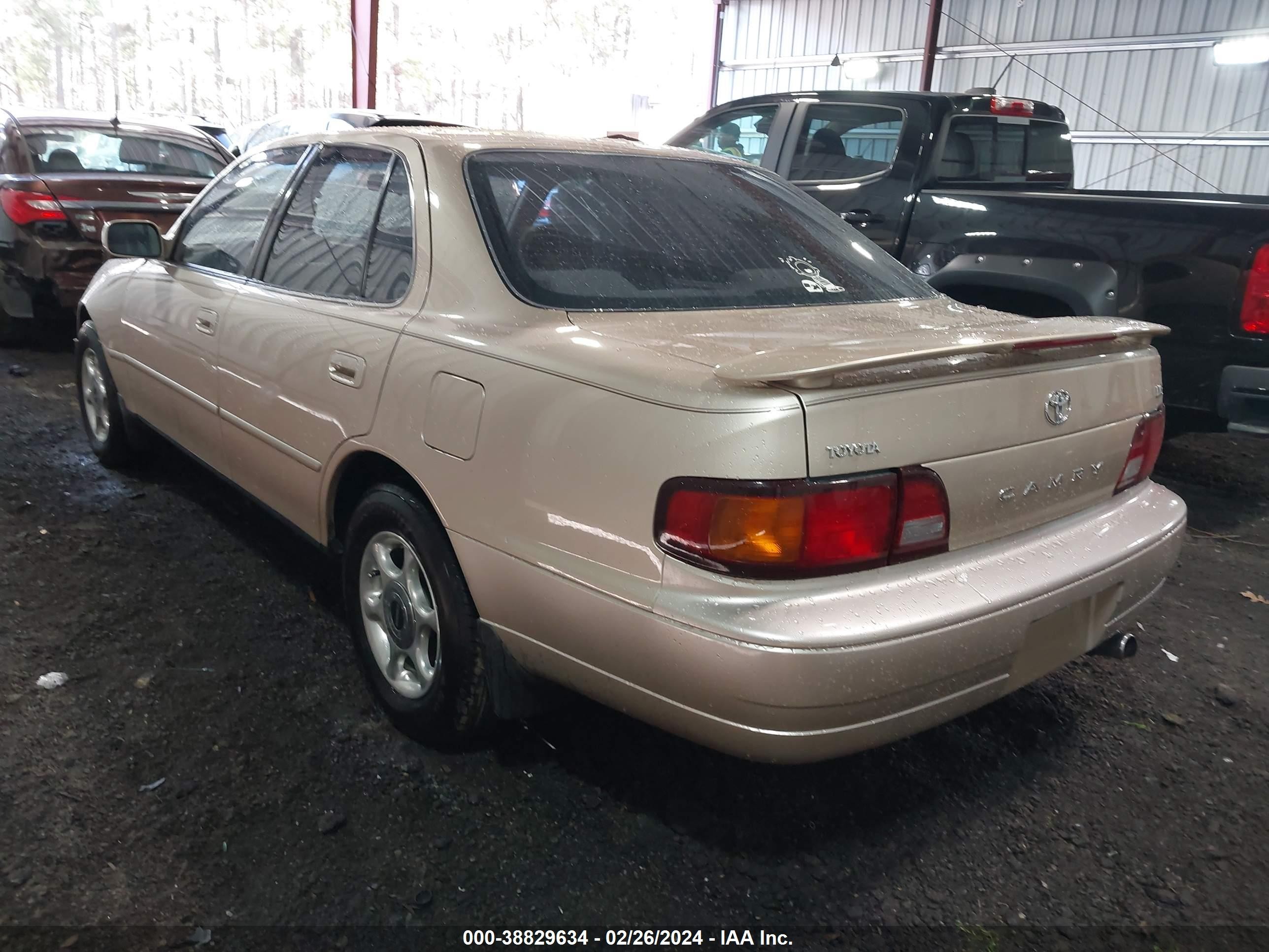 Photo 2 VIN: JT2BG12K3T0408448 - TOYOTA CAMRY 