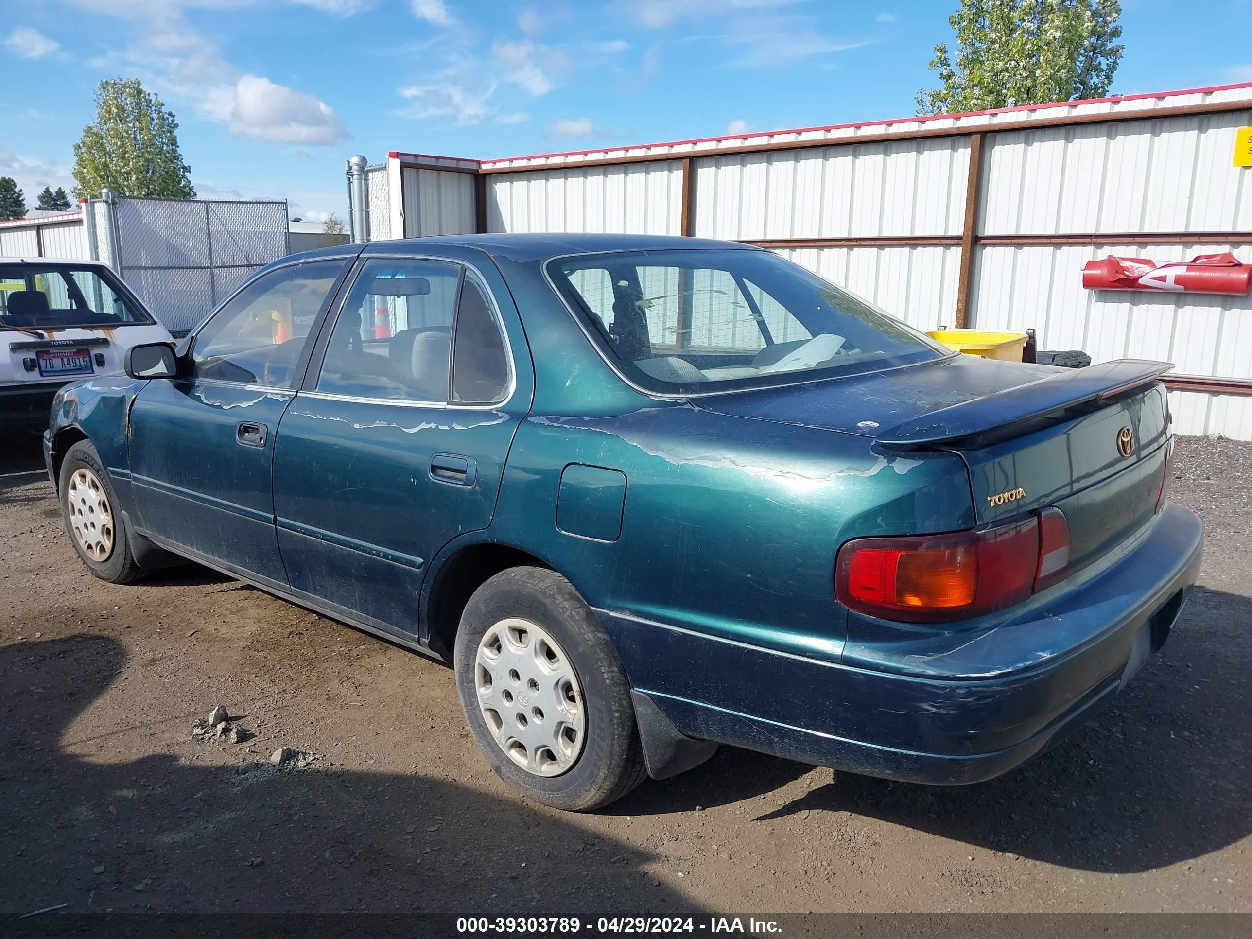 Photo 2 VIN: JT2BG12K6T0388258 - TOYOTA CAMRY 