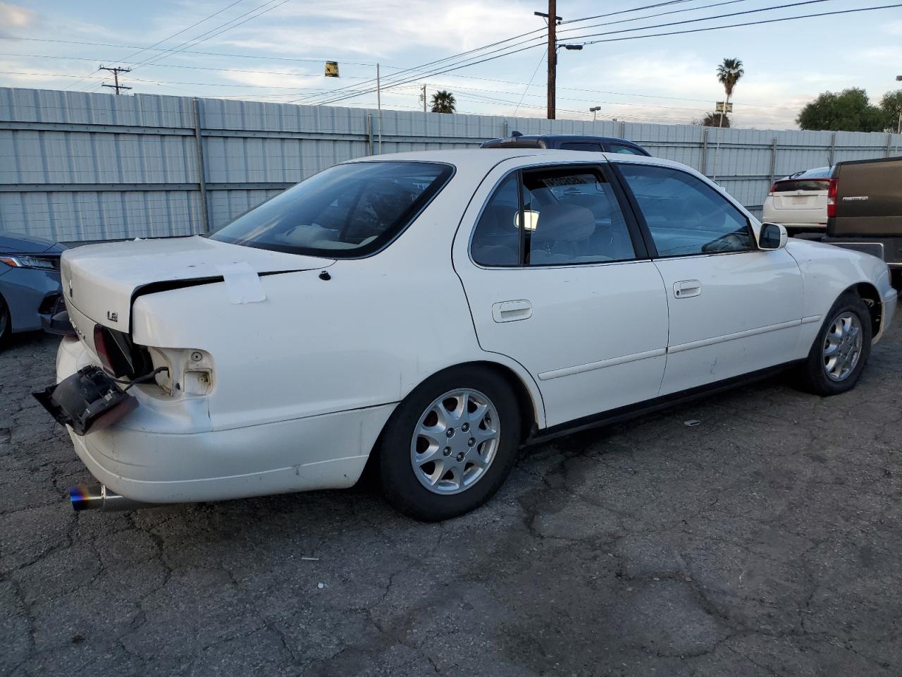 Photo 2 VIN: JT2BG12K6T0416611 - TOYOTA CAMRY 