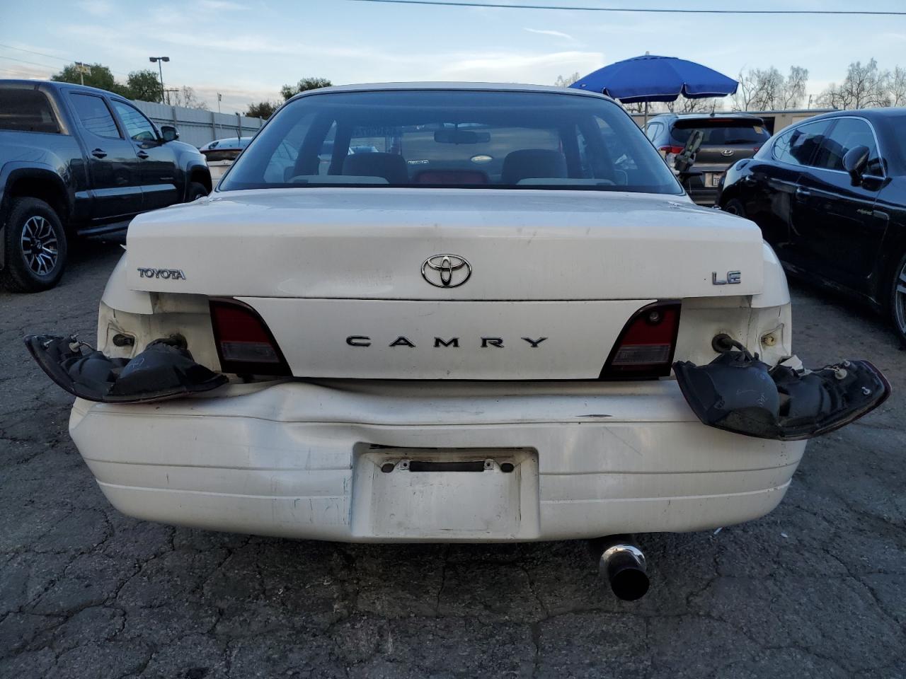 Photo 5 VIN: JT2BG12K6T0416611 - TOYOTA CAMRY 