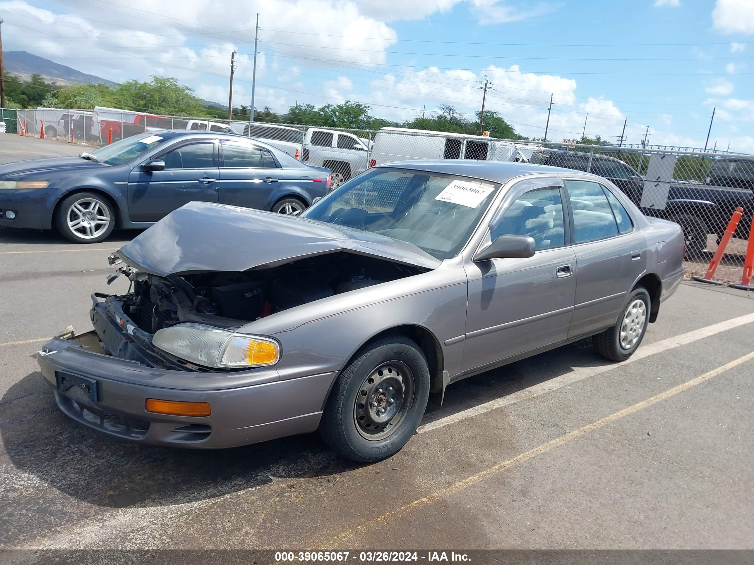 Photo 1 VIN: JT2BG12K7T0376474 - TOYOTA CAMRY 