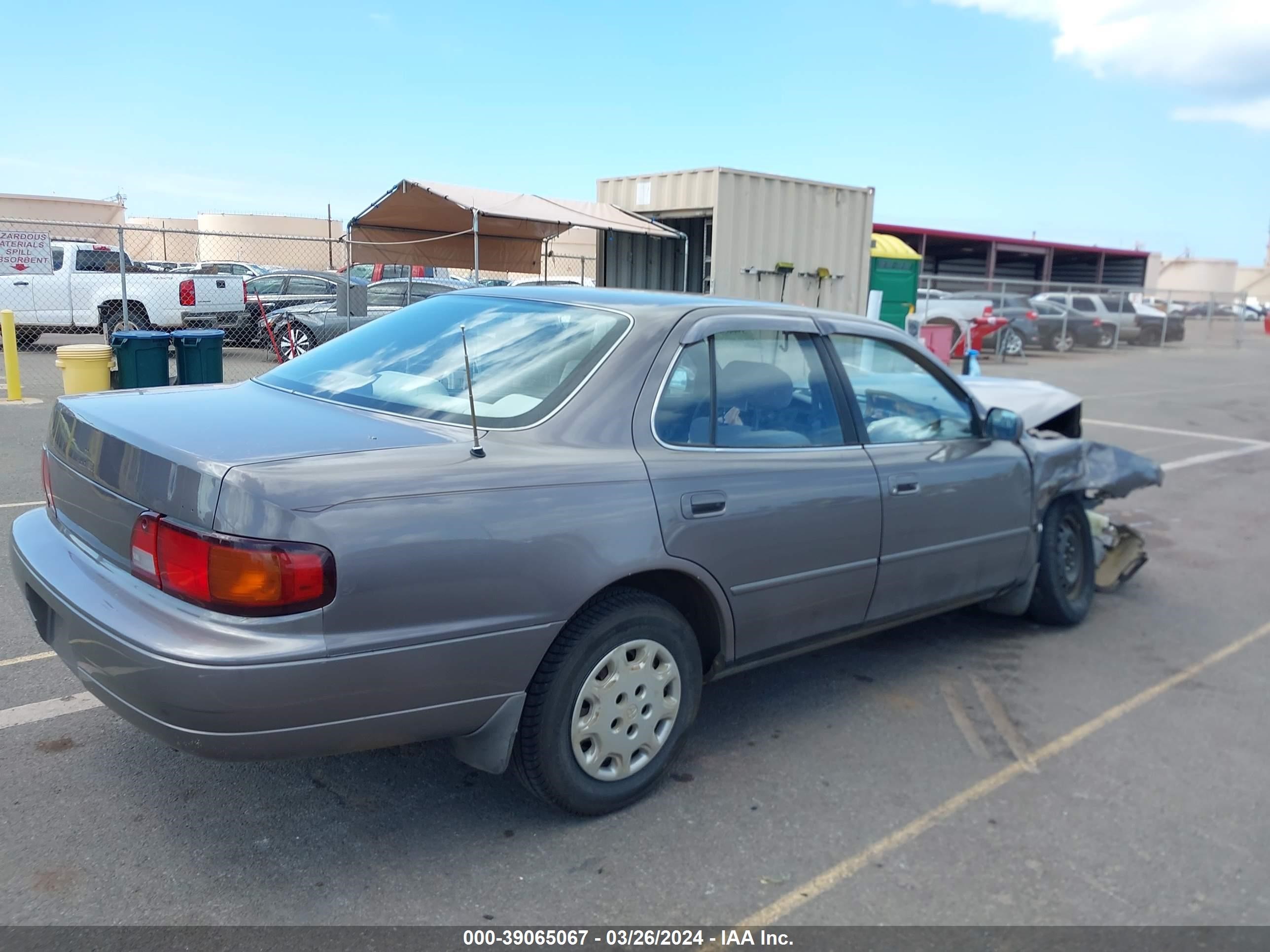 Photo 3 VIN: JT2BG12K7T0376474 - TOYOTA CAMRY 