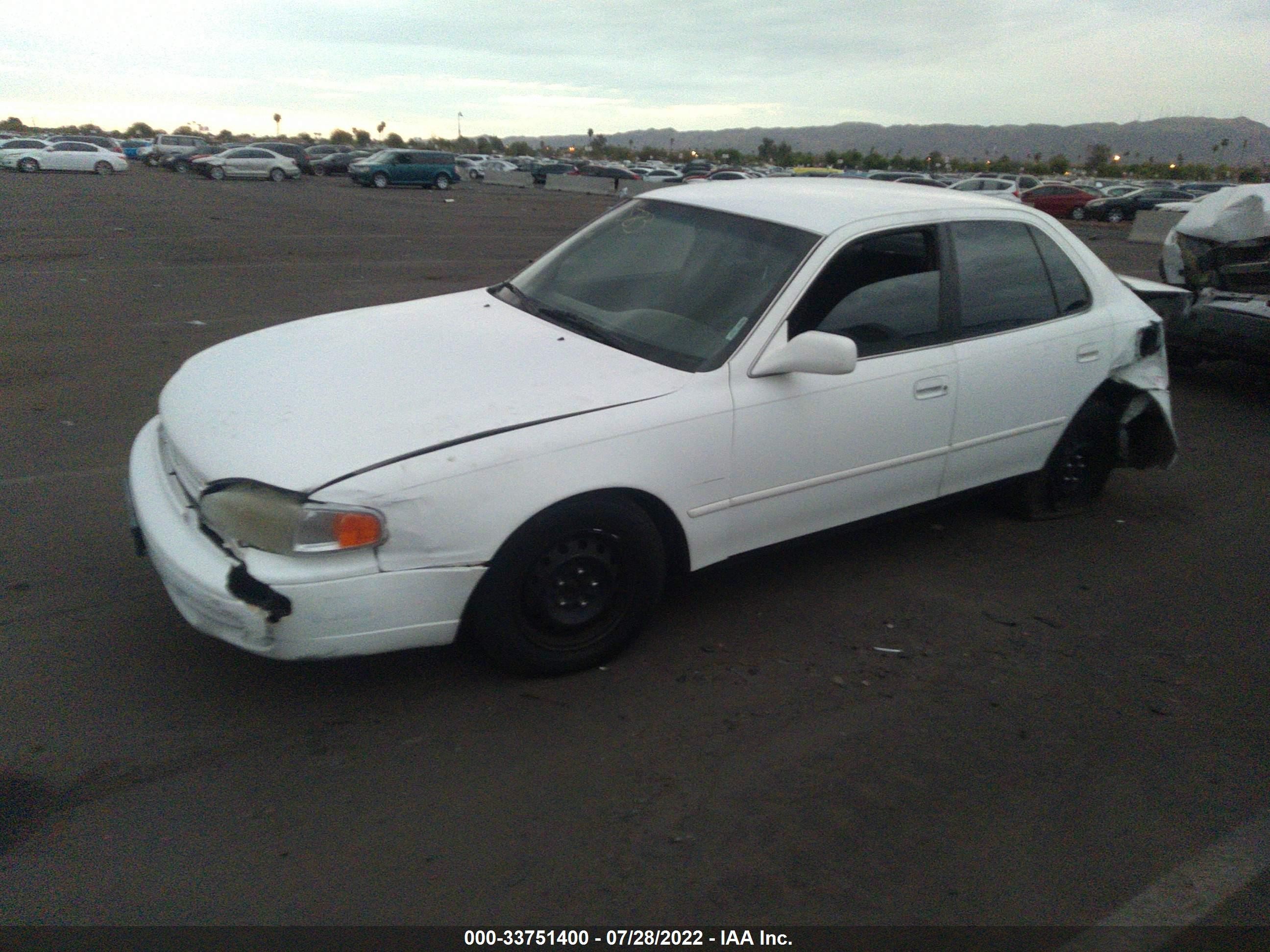 Photo 1 VIN: JT2BG12K8T0355813 - TOYOTA CAMRY 