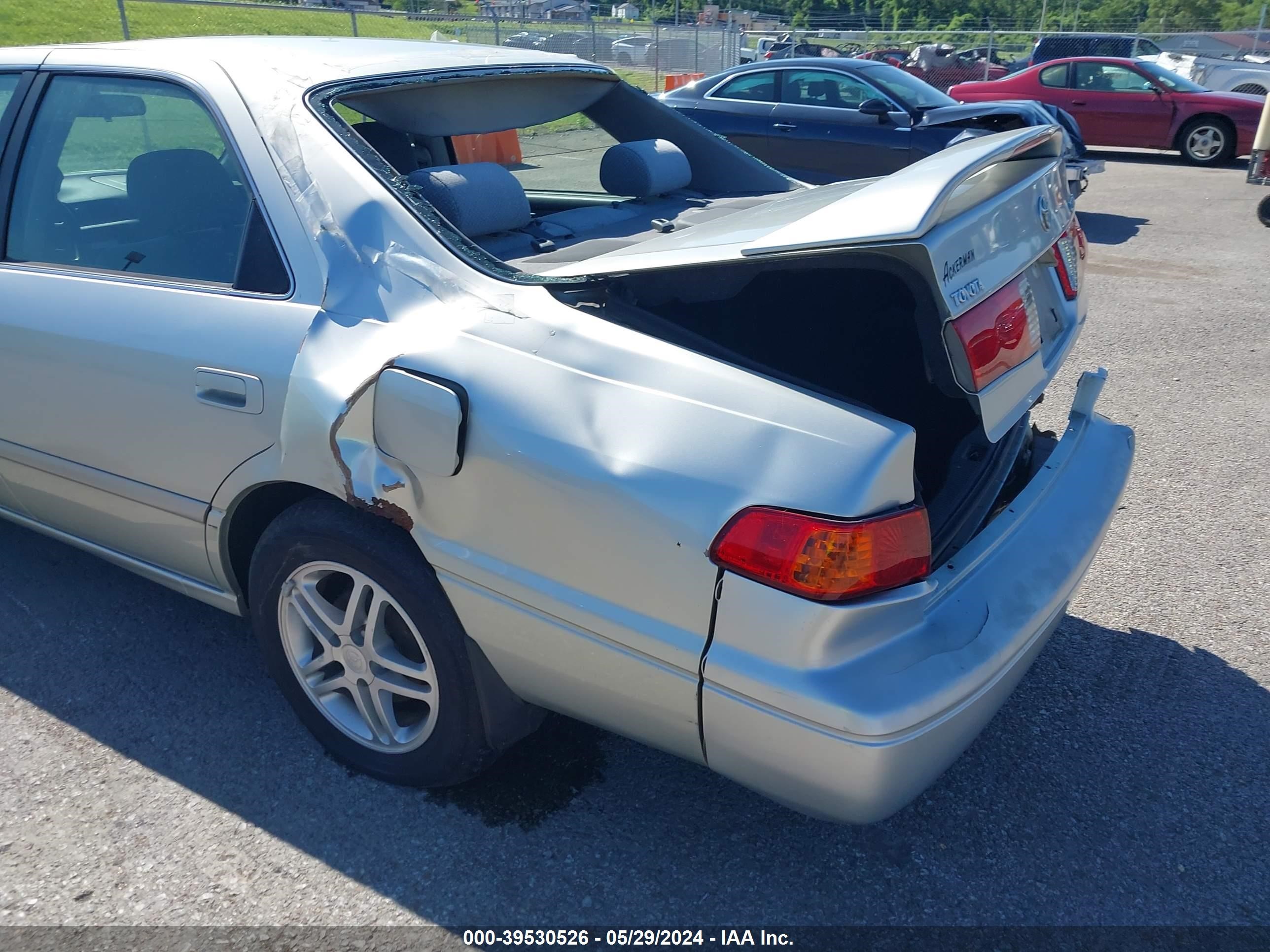 Photo 13 VIN: JT2BG22K010543177 - TOYOTA CAMRY 