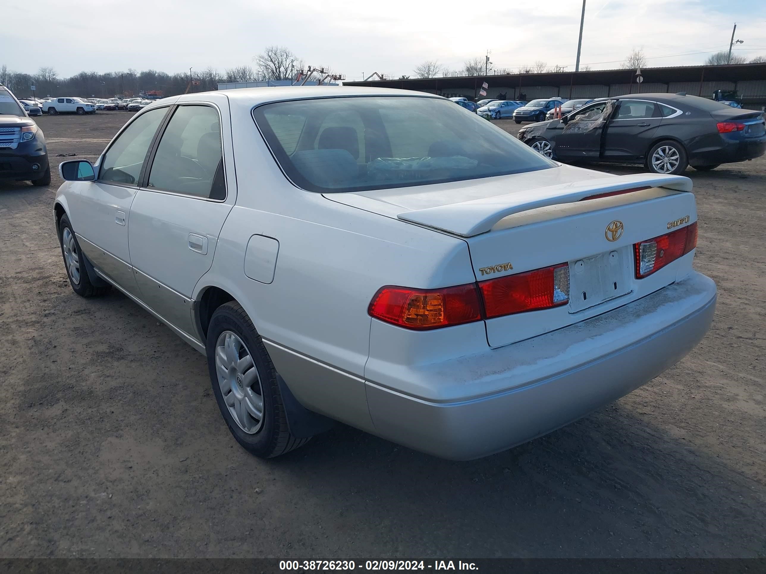 Photo 2 VIN: JT2BG22K010560965 - TOYOTA CAMRY 