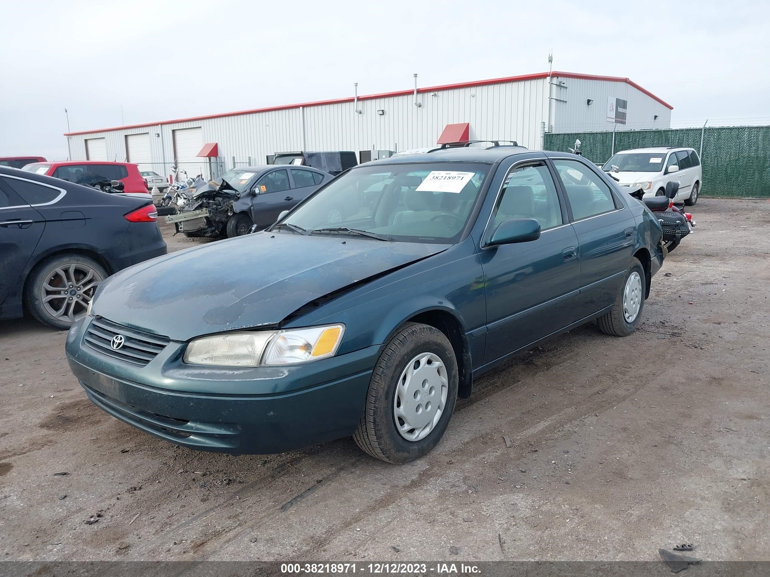 Photo 1 VIN: JT2BG22K0W0139416 - TOYOTA CAMRY 