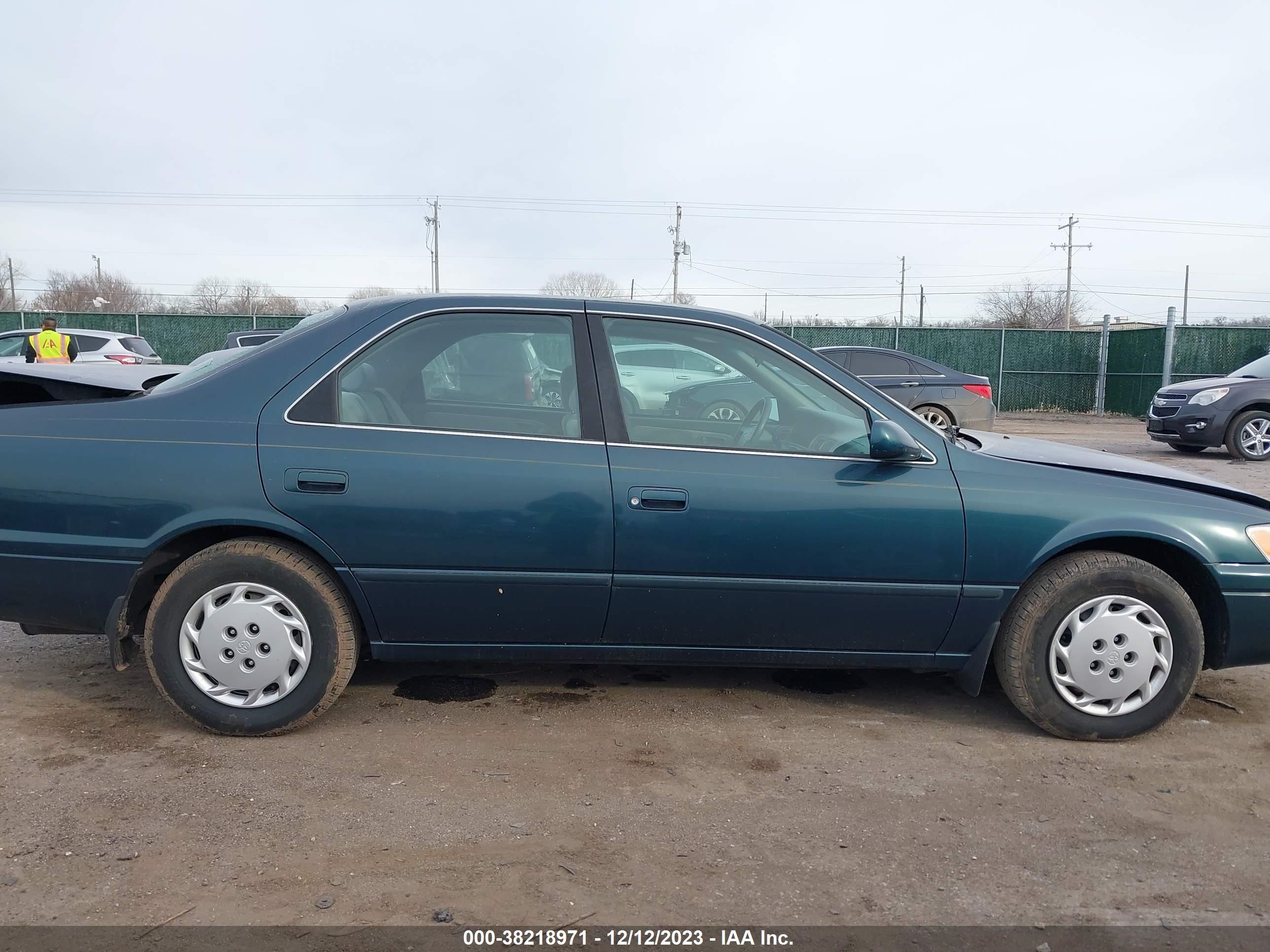 Photo 12 VIN: JT2BG22K0W0139416 - TOYOTA CAMRY 