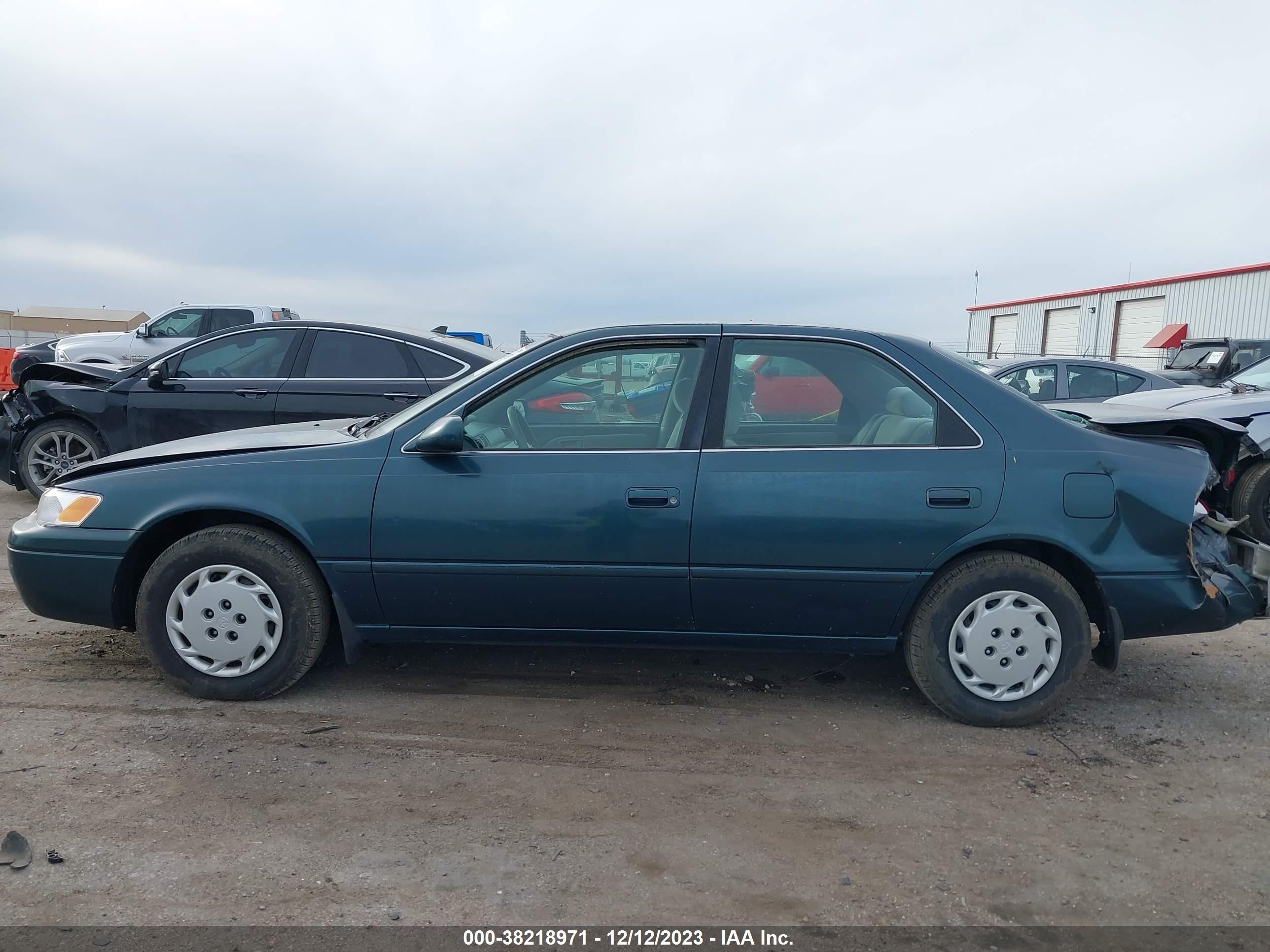 Photo 13 VIN: JT2BG22K0W0139416 - TOYOTA CAMRY 