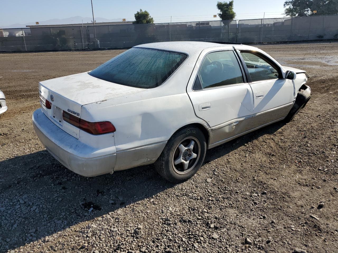 Photo 2 VIN: JT2BG22K0X0361553 - TOYOTA CAMRY 