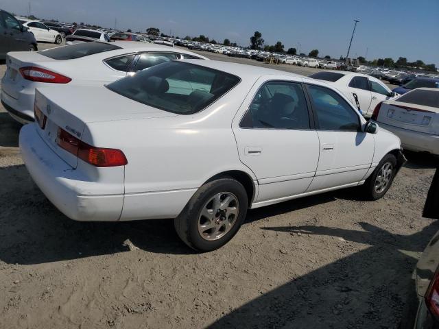 Photo 2 VIN: JT2BG22K0Y0415130 - TOYOTA CAMRY CE 