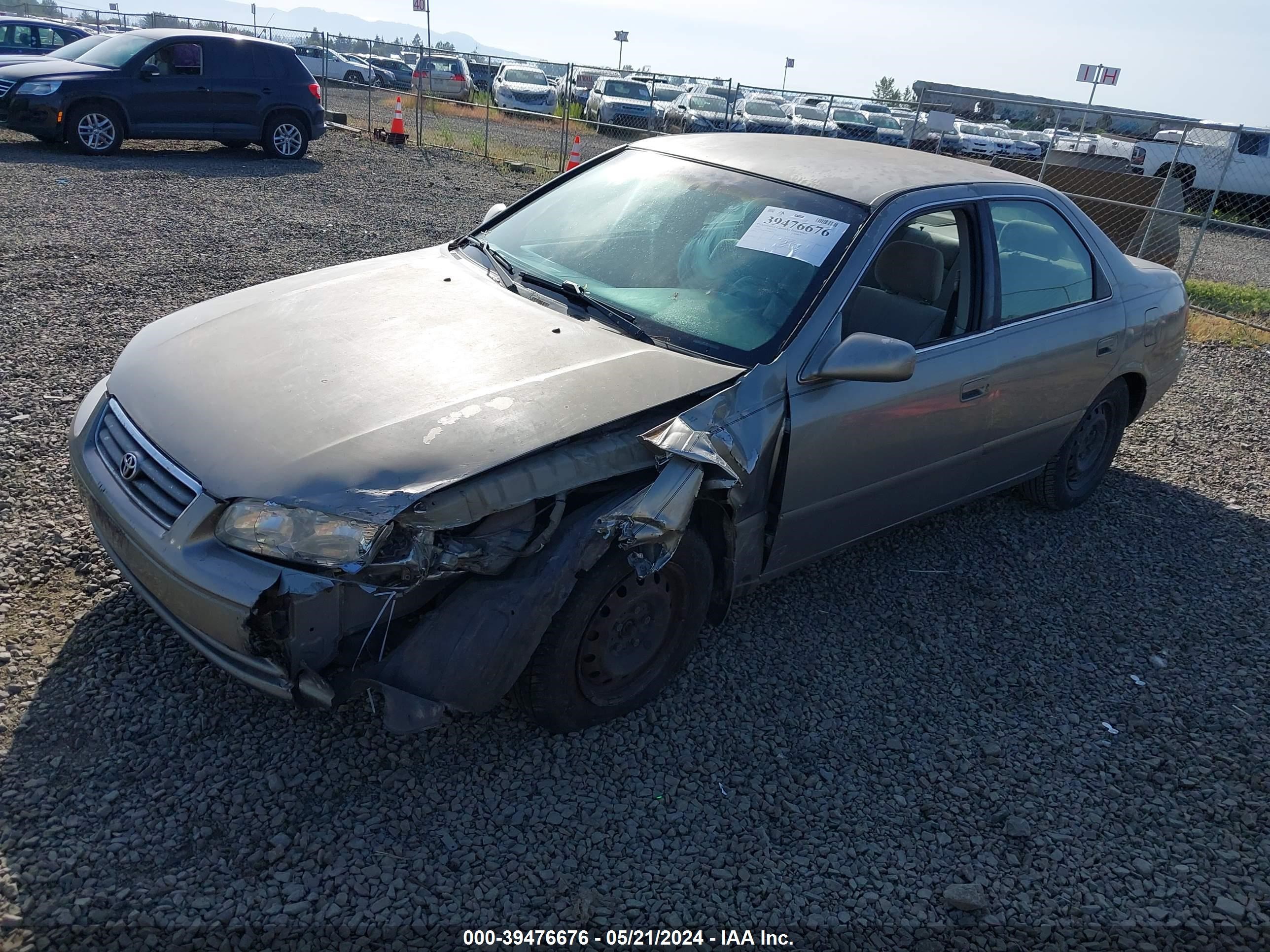 Photo 1 VIN: JT2BG22K0Y0463341 - TOYOTA CAMRY 