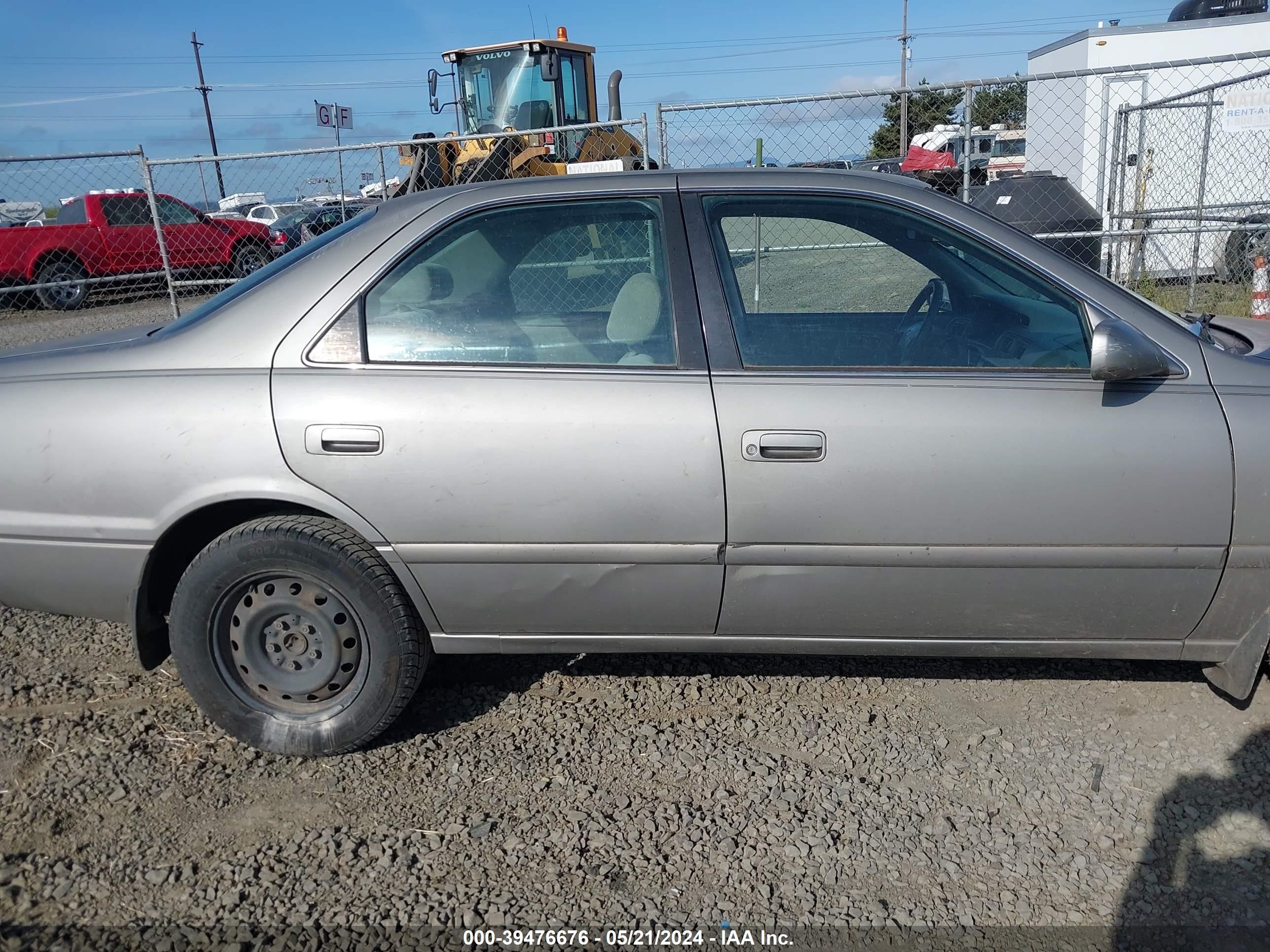 Photo 13 VIN: JT2BG22K0Y0463341 - TOYOTA CAMRY 