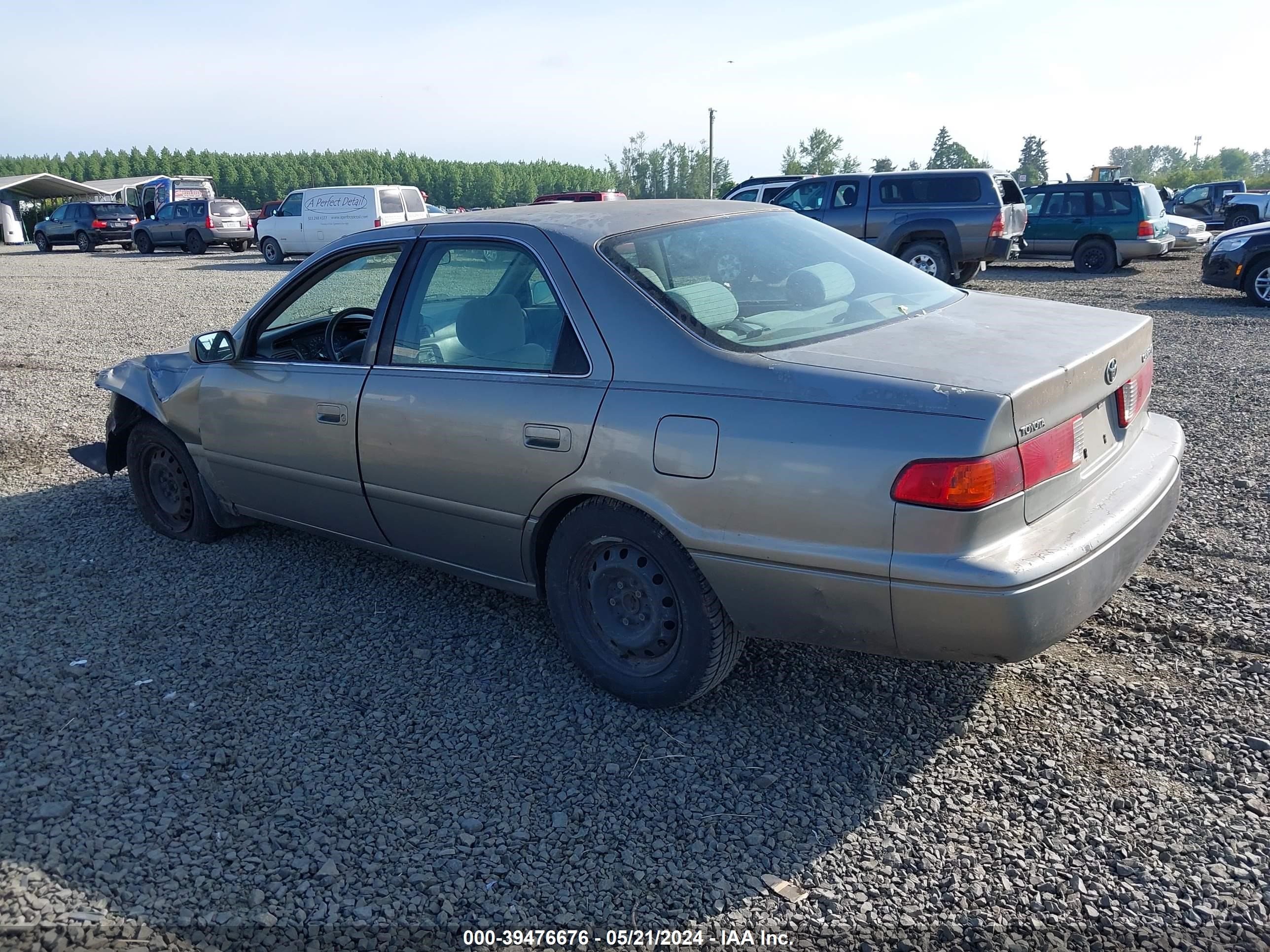 Photo 2 VIN: JT2BG22K0Y0463341 - TOYOTA CAMRY 