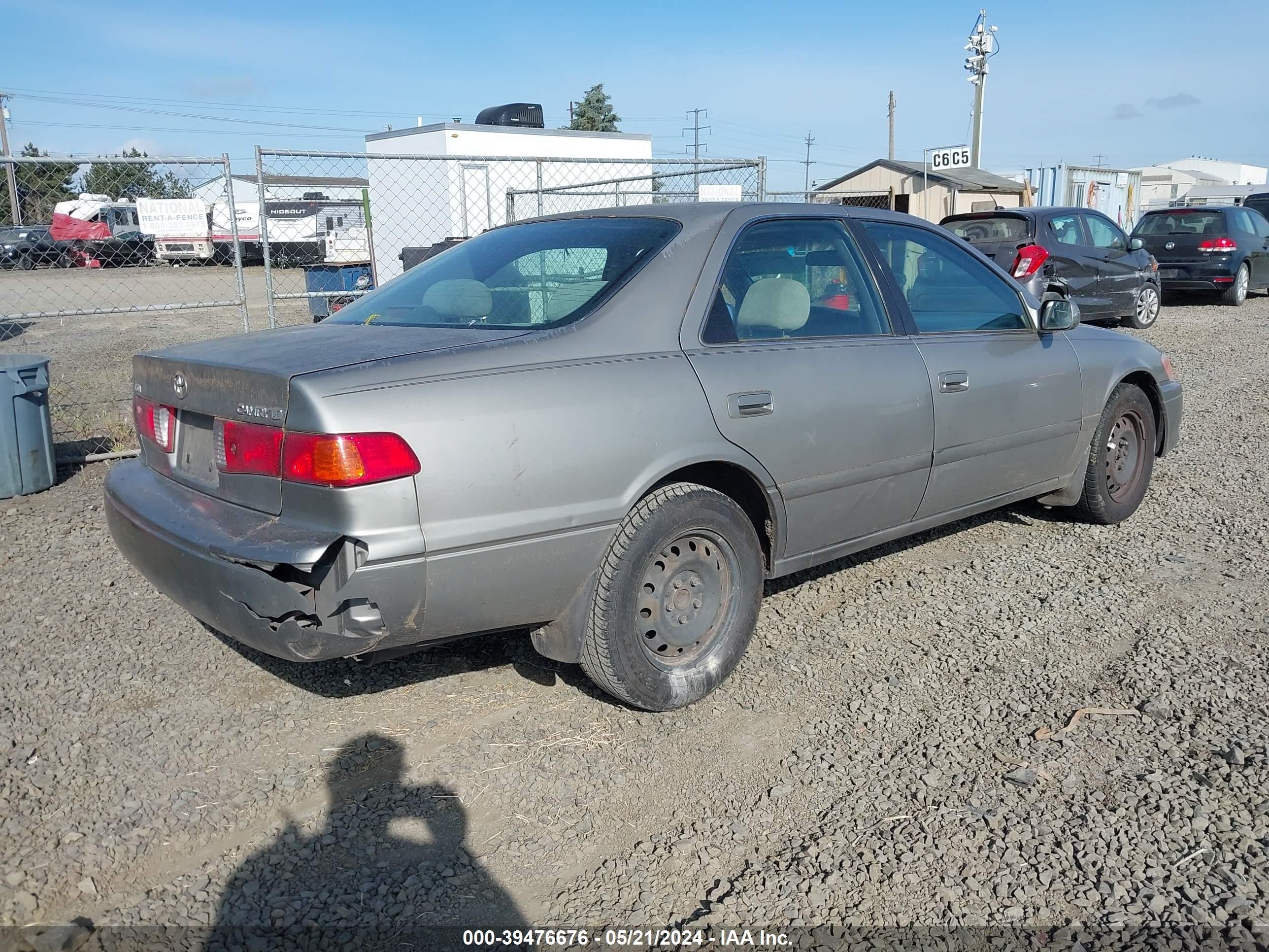 Photo 3 VIN: JT2BG22K0Y0463341 - TOYOTA CAMRY 