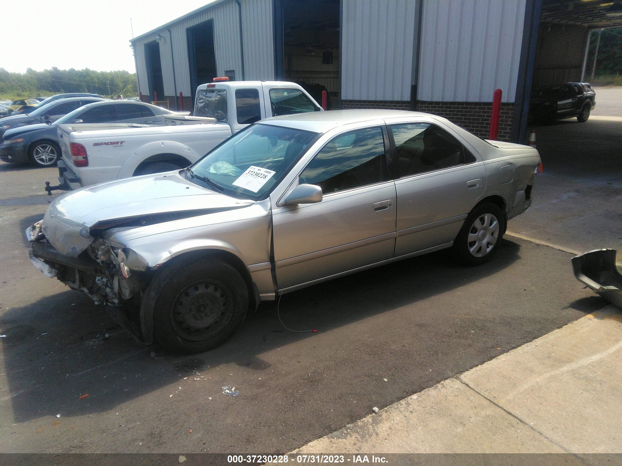 Photo 1 VIN: JT2BG22K0Y0469138 - TOYOTA CAMRY 