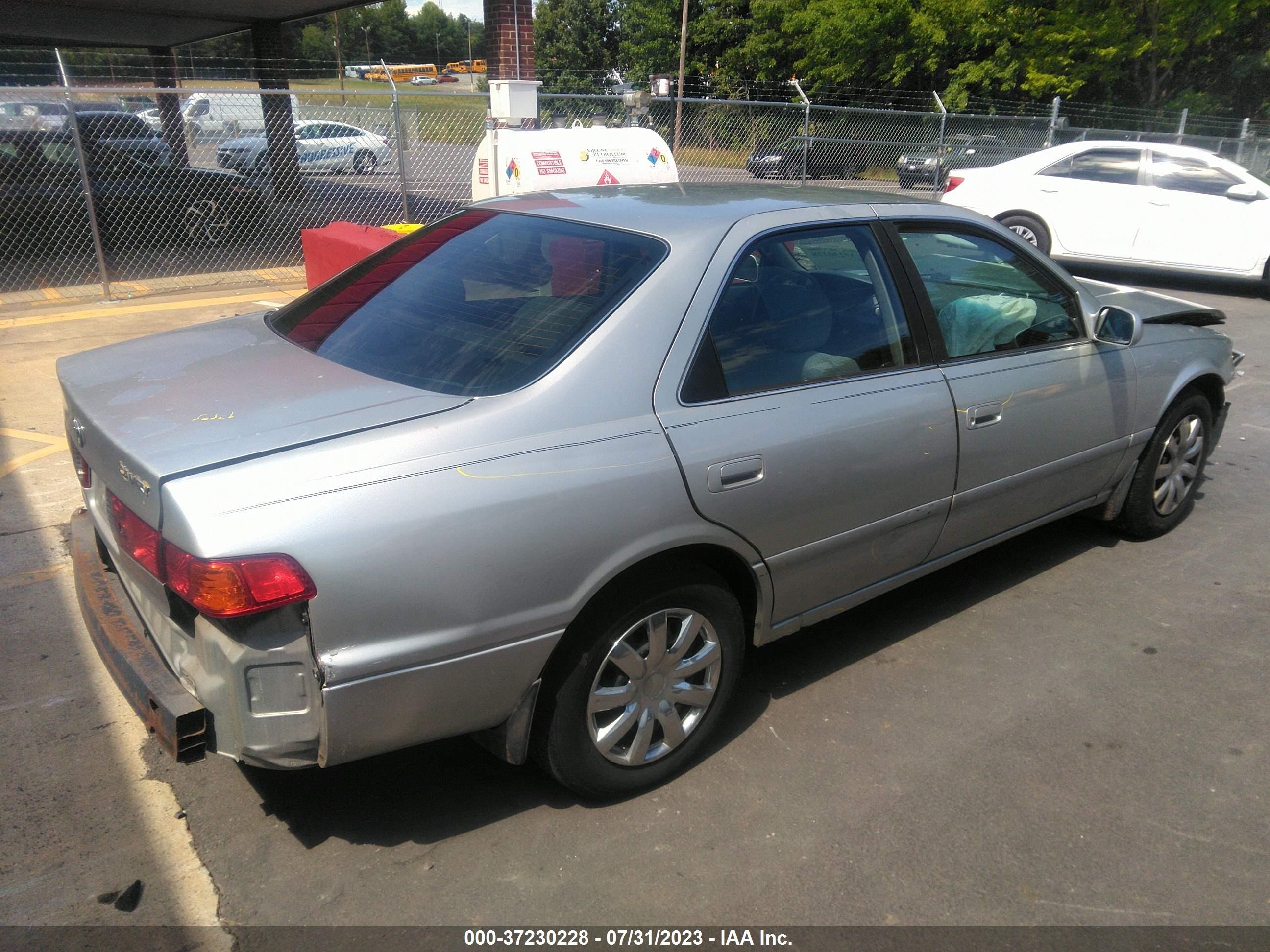 Photo 3 VIN: JT2BG22K0Y0469138 - TOYOTA CAMRY 