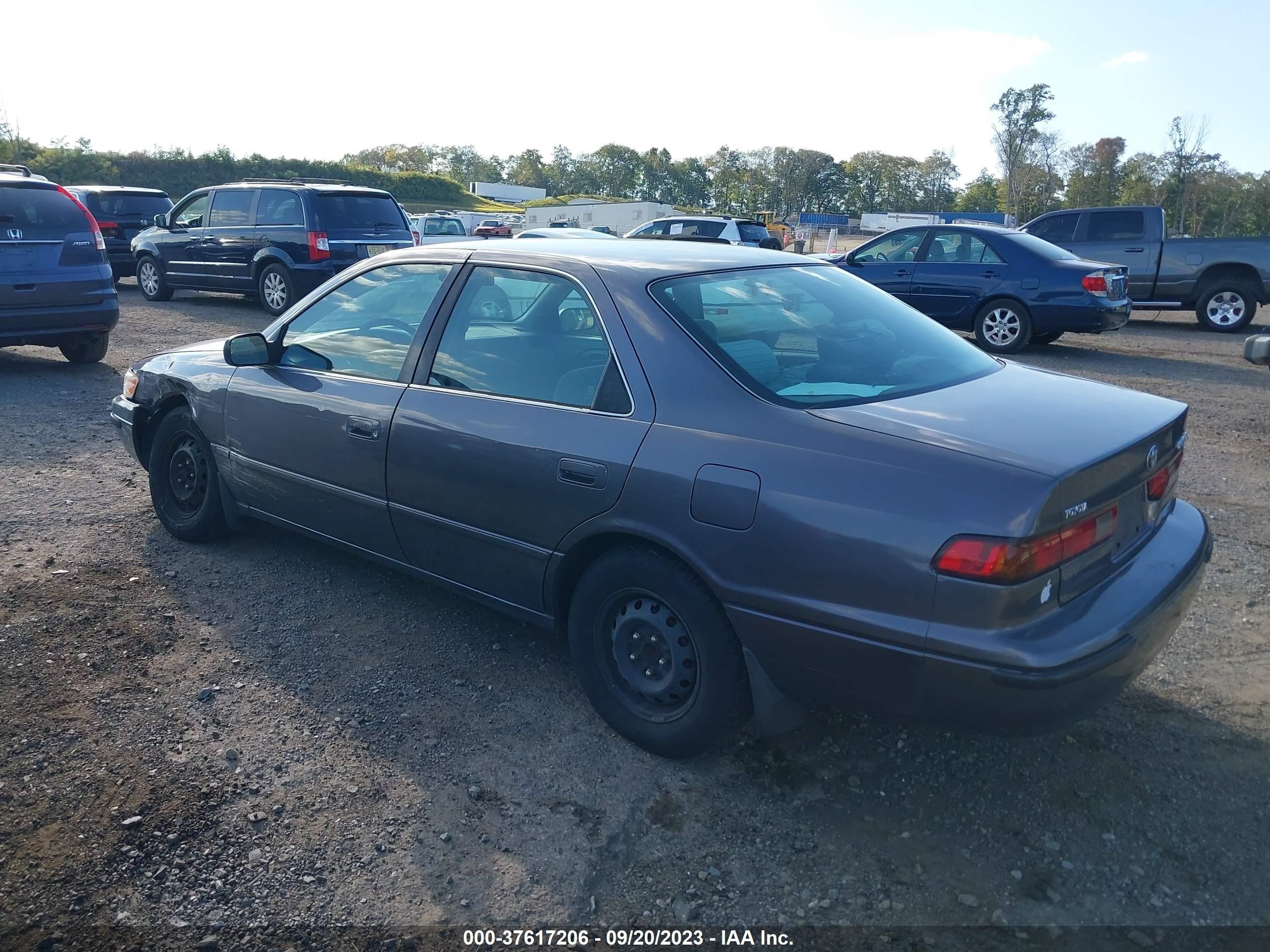 Photo 2 VIN: JT2BG22K1W0125301 - TOYOTA CAMRY 