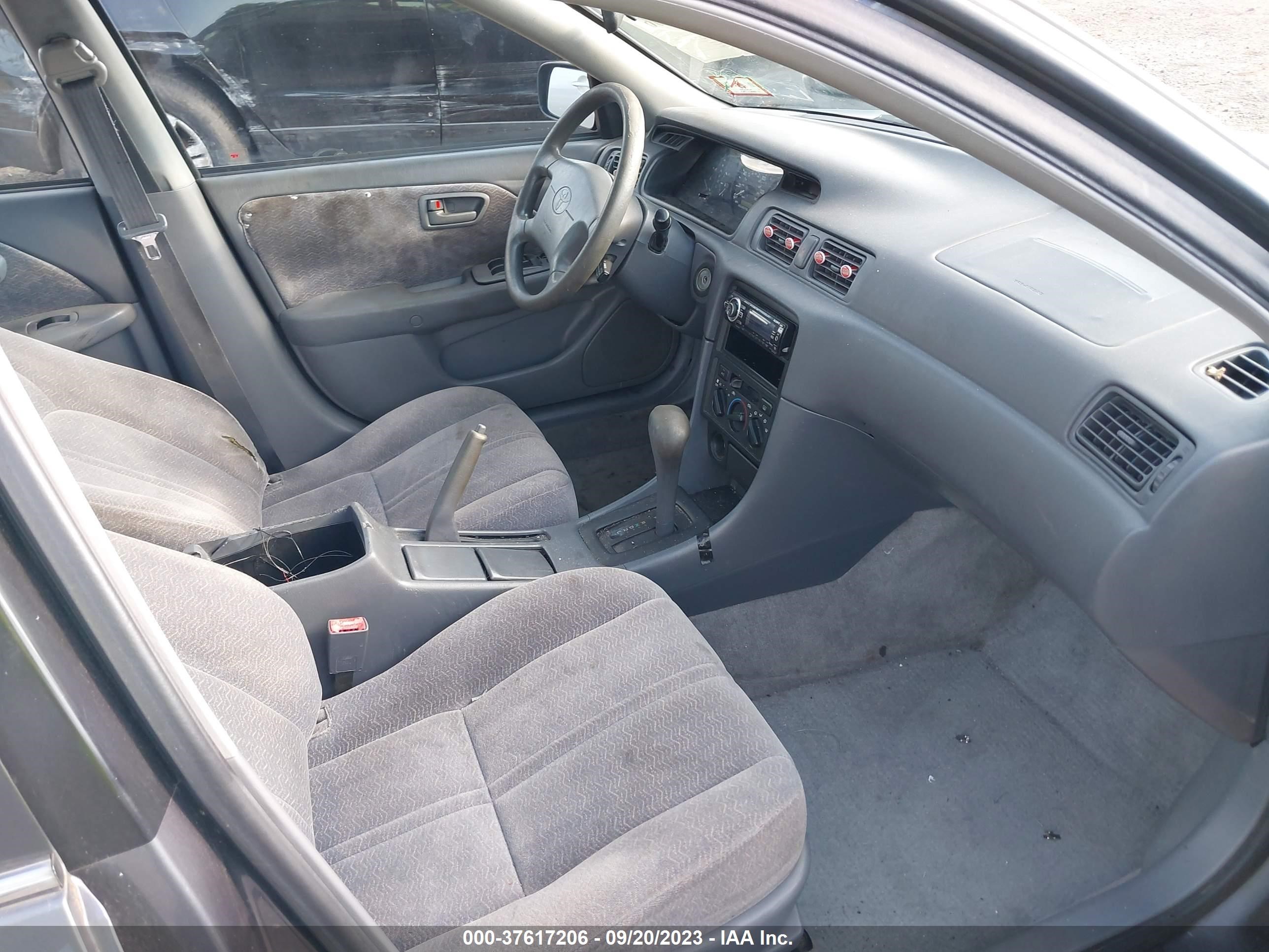 Photo 4 VIN: JT2BG22K1W0125301 - TOYOTA CAMRY 