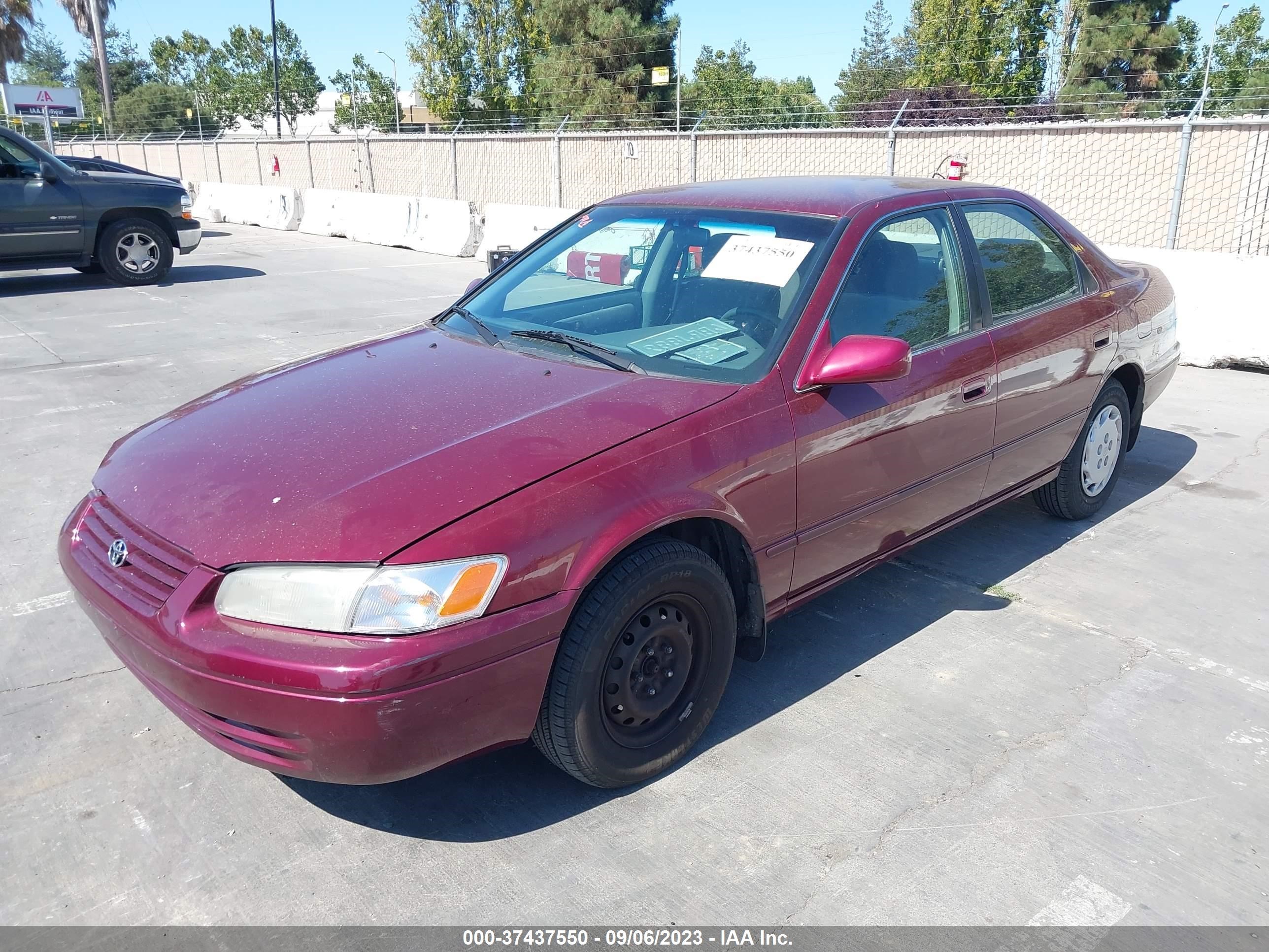 Photo 1 VIN: JT2BG22K1W0213409 - TOYOTA CAMRY 