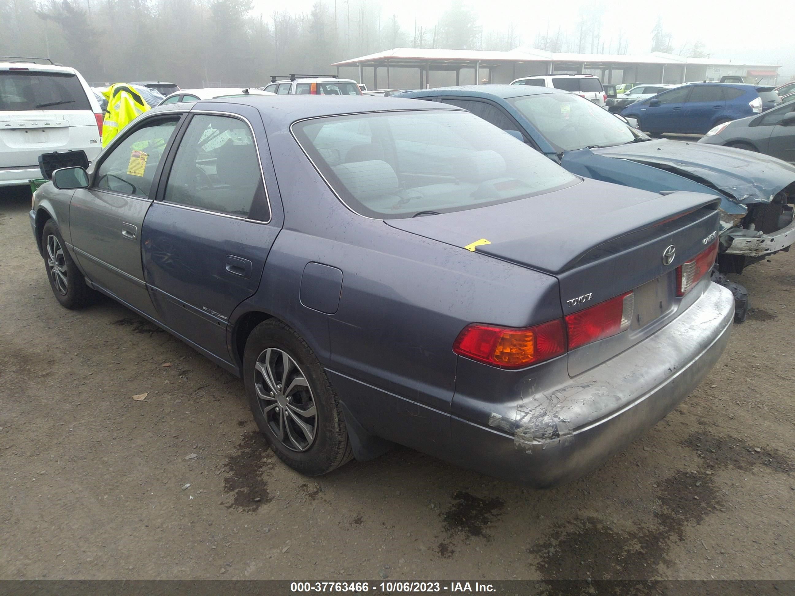 Photo 2 VIN: JT2BG22K1Y0392313 - TOYOTA CAMRY 