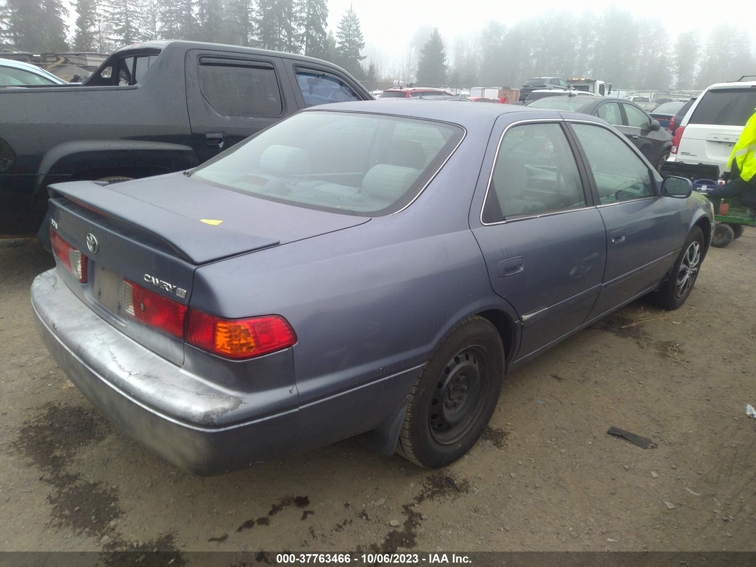 Photo 3 VIN: JT2BG22K1Y0392313 - TOYOTA CAMRY 