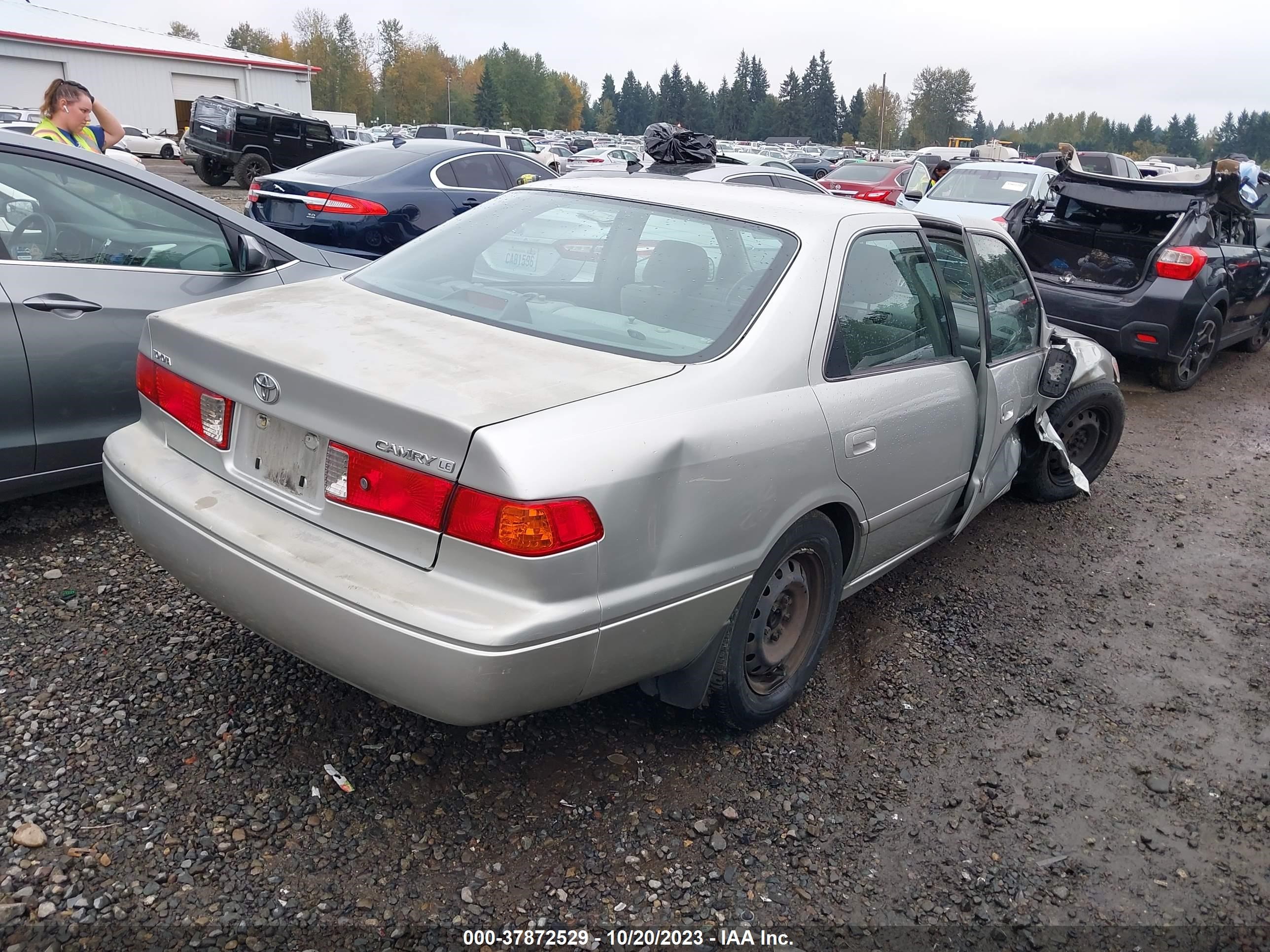 Photo 3 VIN: JT2BG22K1Y0529539 - TOYOTA CAMRY 