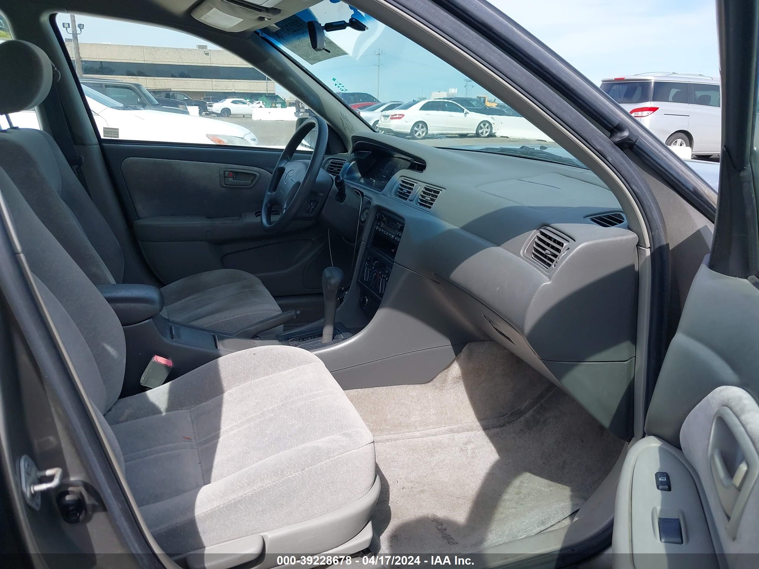 Photo 4 VIN: JT2BG22K2W0201334 - TOYOTA CAMRY 