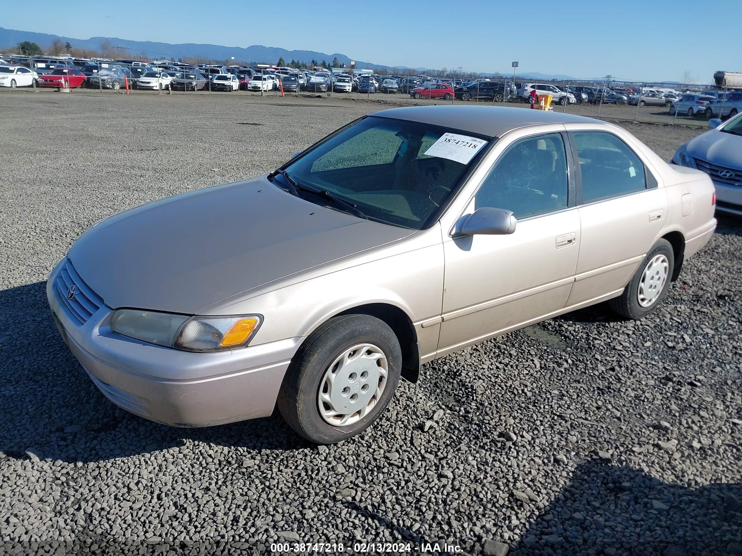 Photo 1 VIN: JT2BG22K2W0243406 - TOYOTA CAMRY 