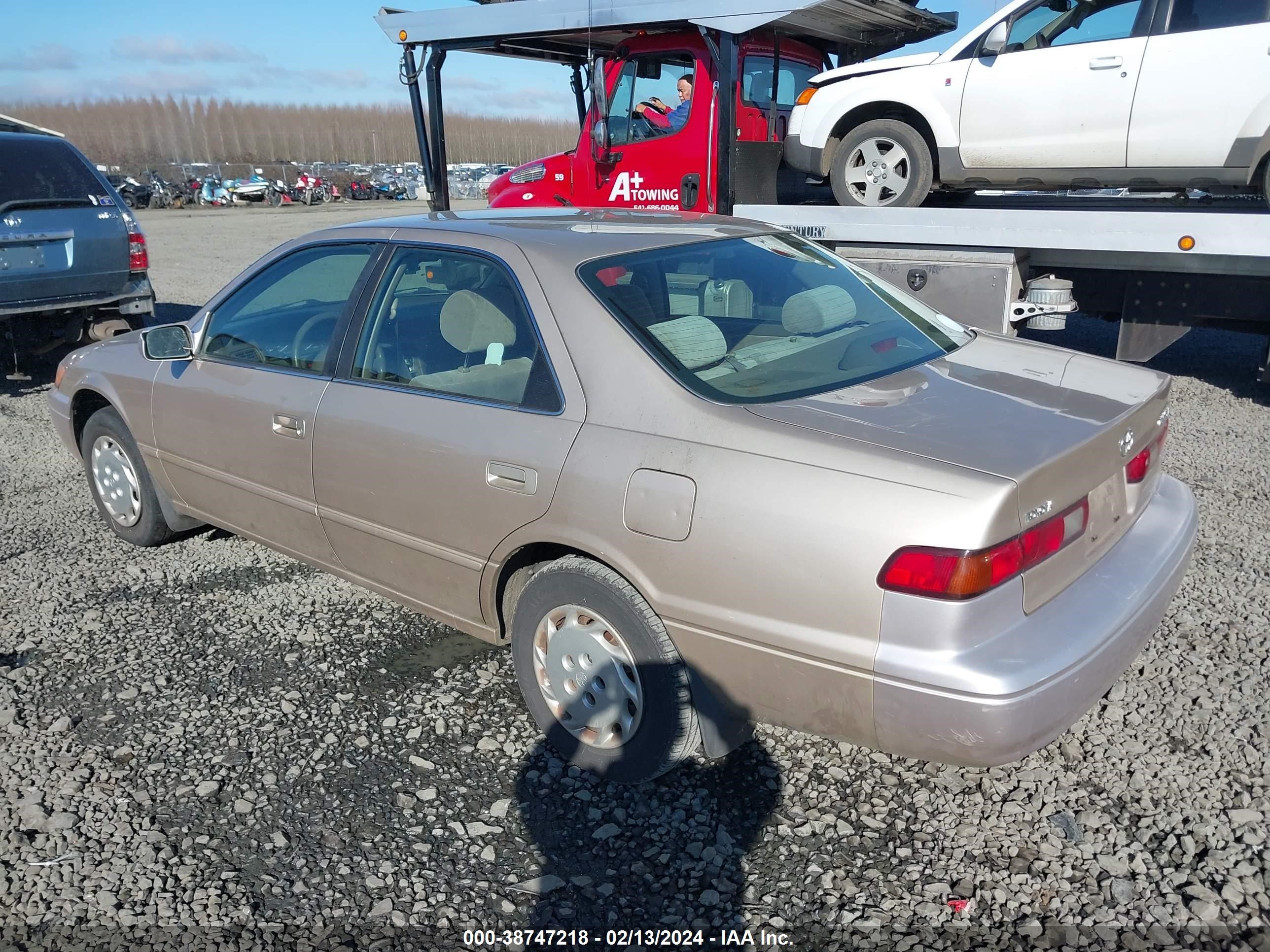 Photo 2 VIN: JT2BG22K2W0243406 - TOYOTA CAMRY 