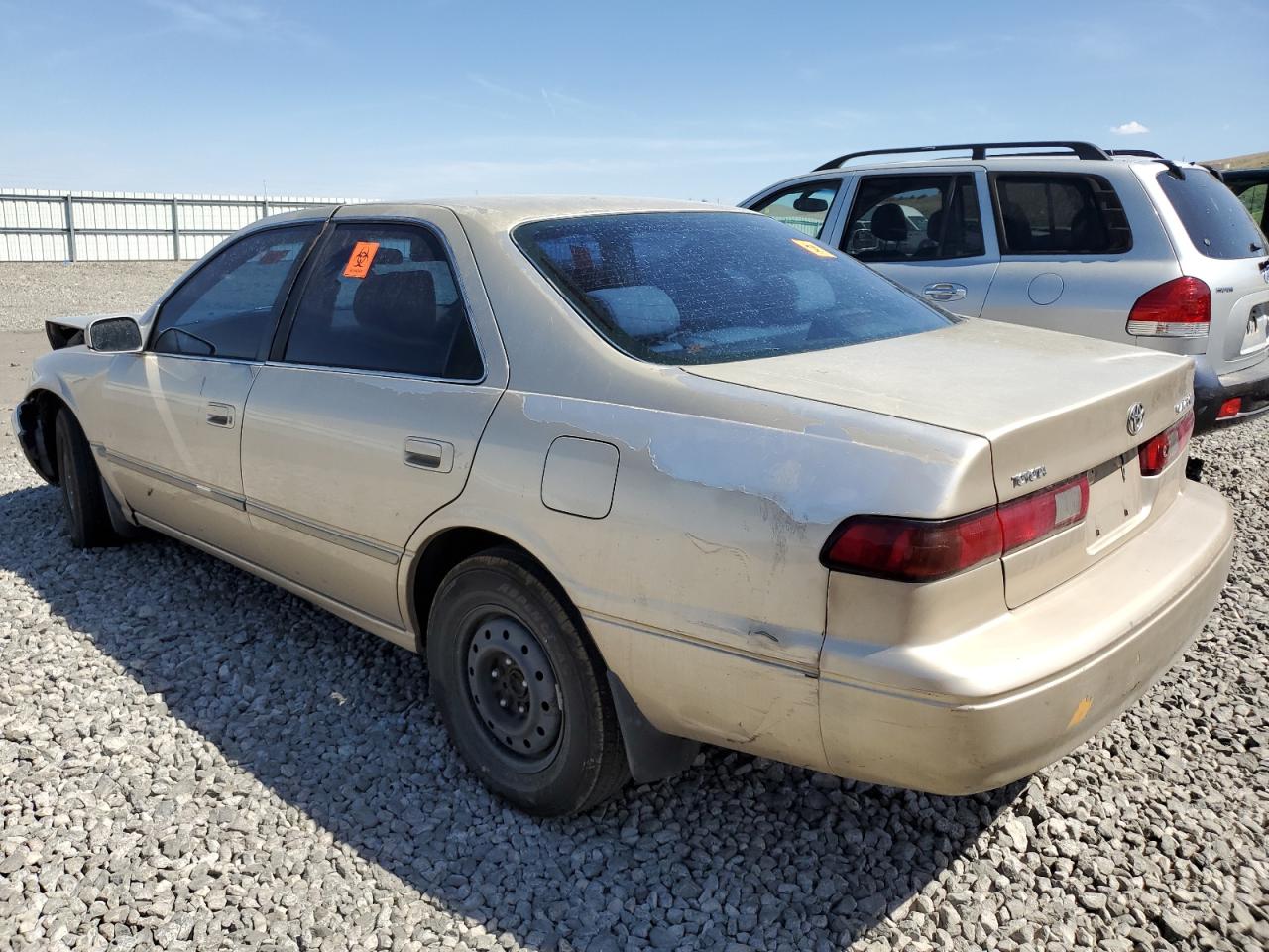 Photo 1 VIN: JT2BG22K2X0301791 - TOYOTA CAMRY 