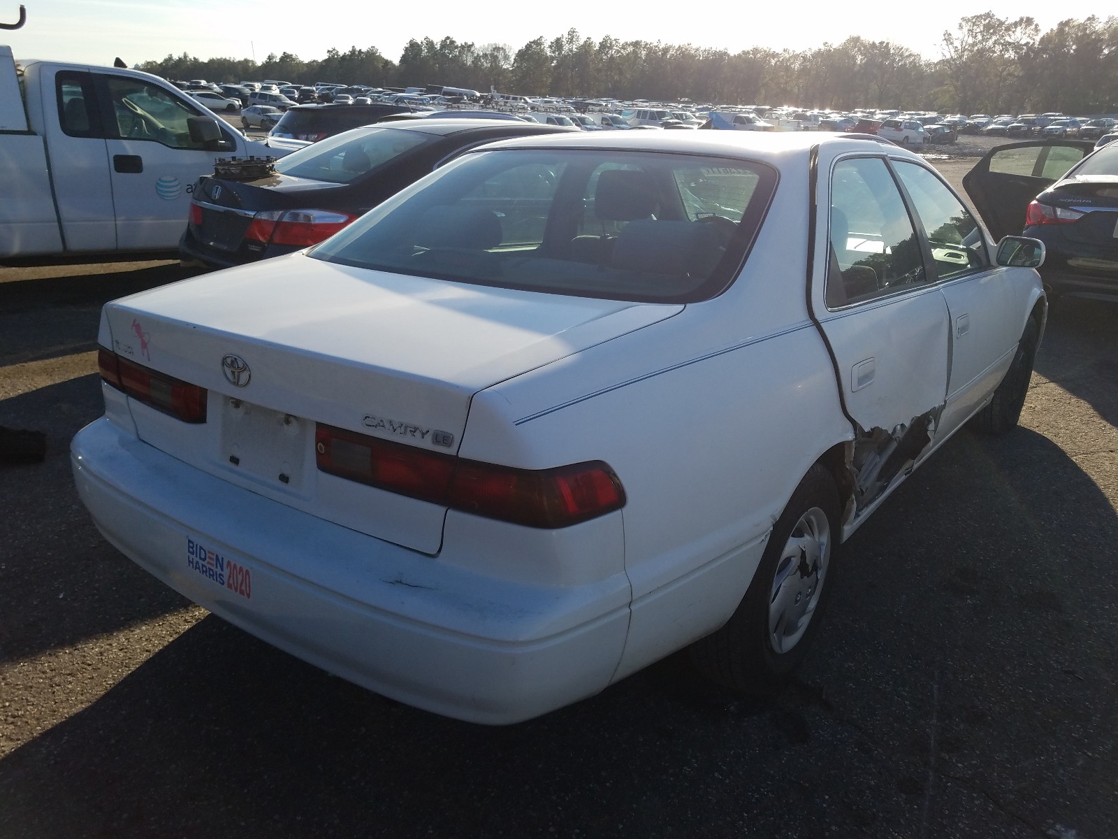 Photo 3 VIN: JT2BG22K3W0224671 - TOYOTA CAMRY CE 