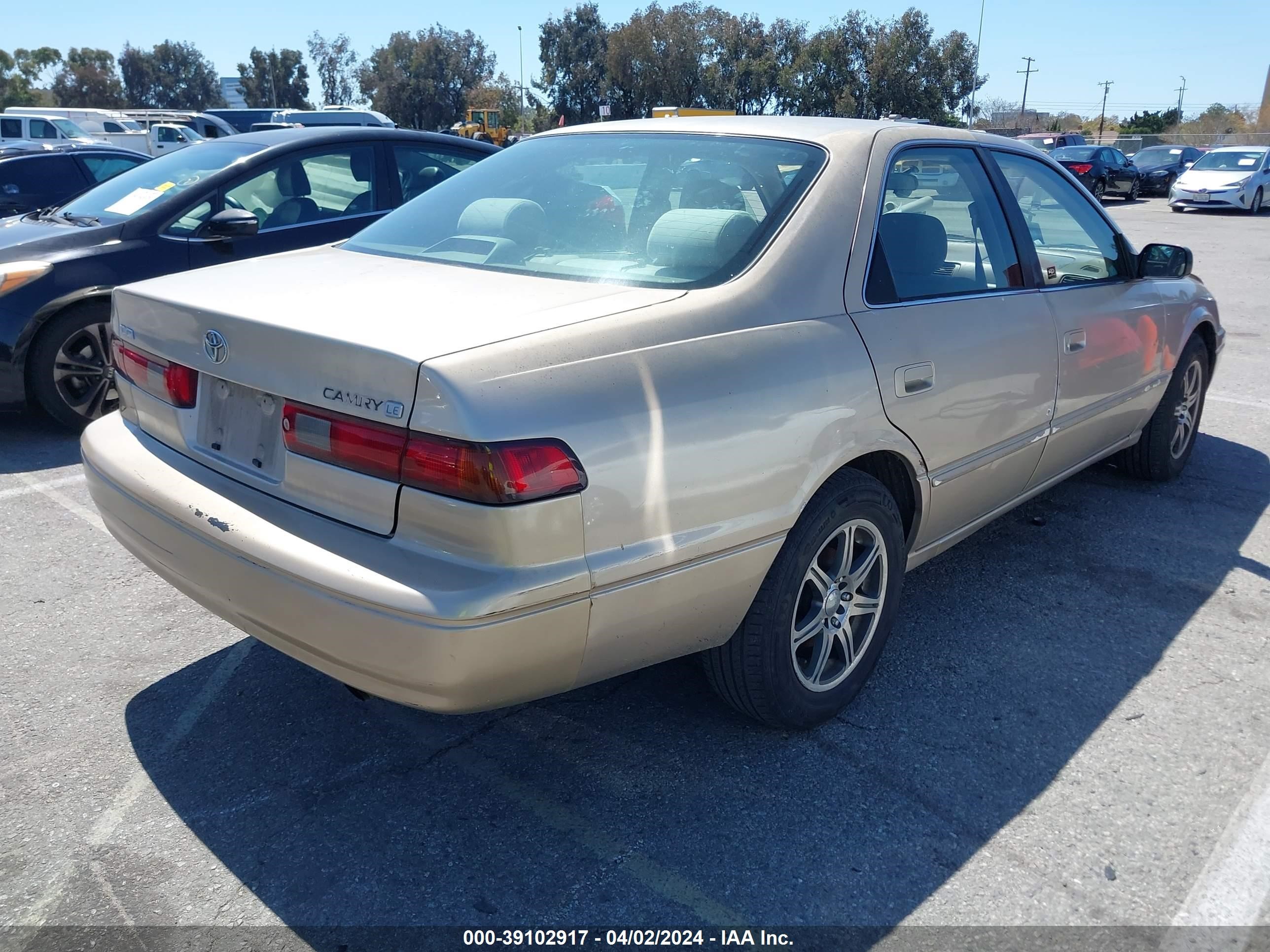 Photo 3 VIN: JT2BG22K4W0194726 - TOYOTA CAMRY 