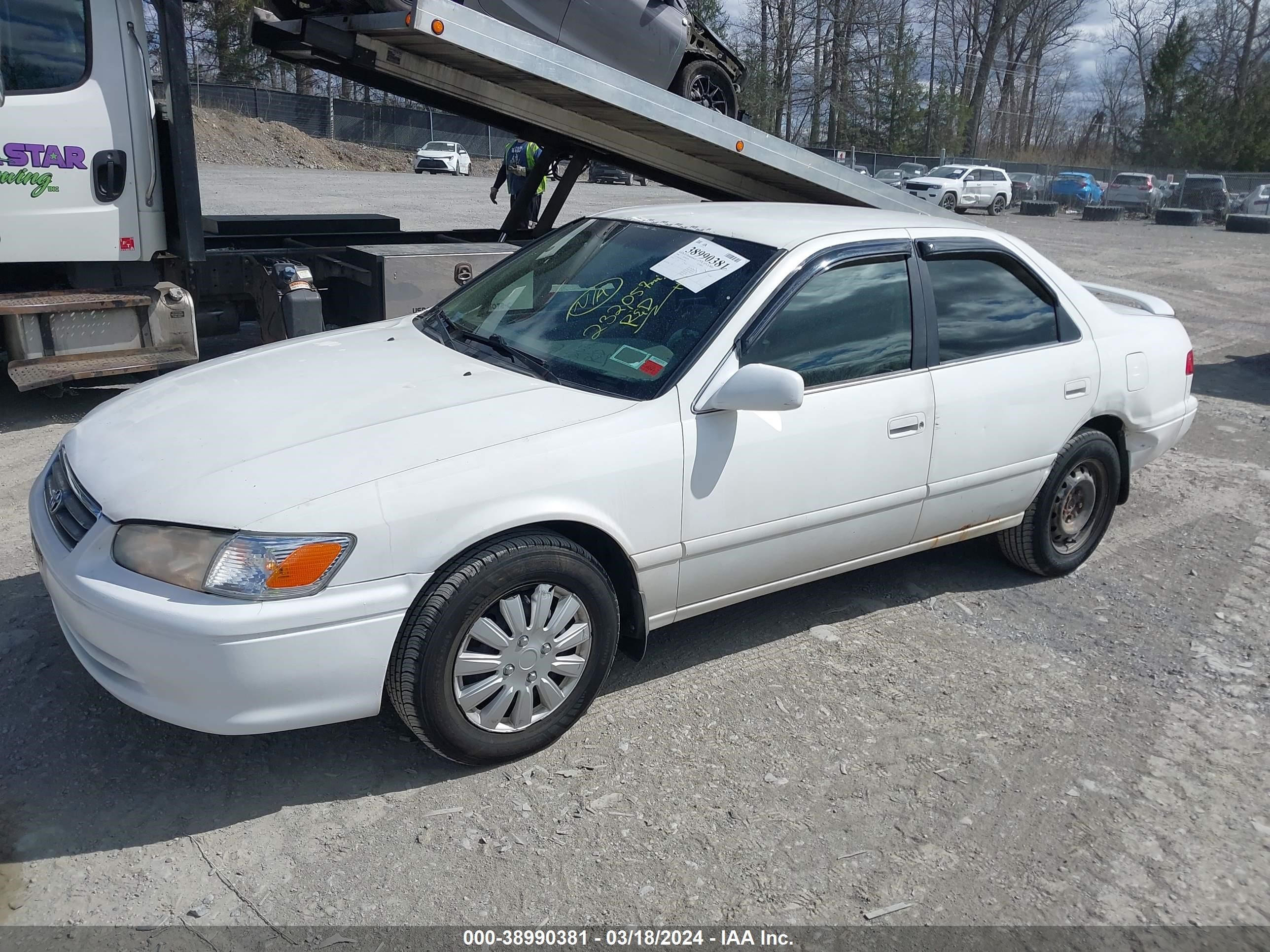 Photo 1 VIN: JT2BG22K4Y0519958 - TOYOTA CAMRY 